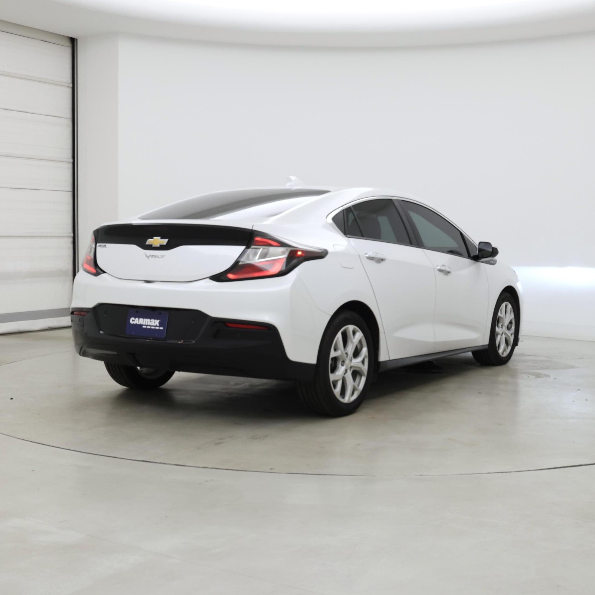 Thumbnail: 2017 Chevrolet Volt - 8