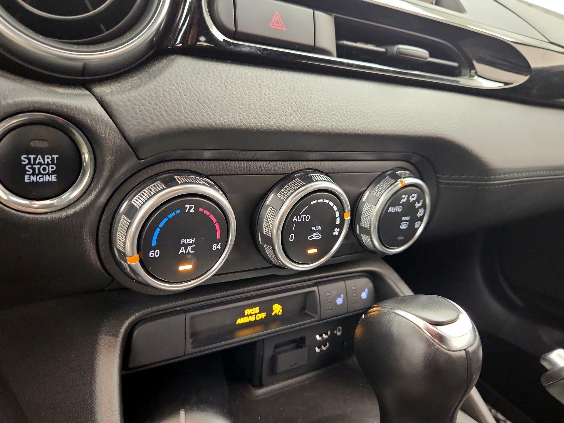 Thumbnail: 2019 Fiat 124 Spider - 17