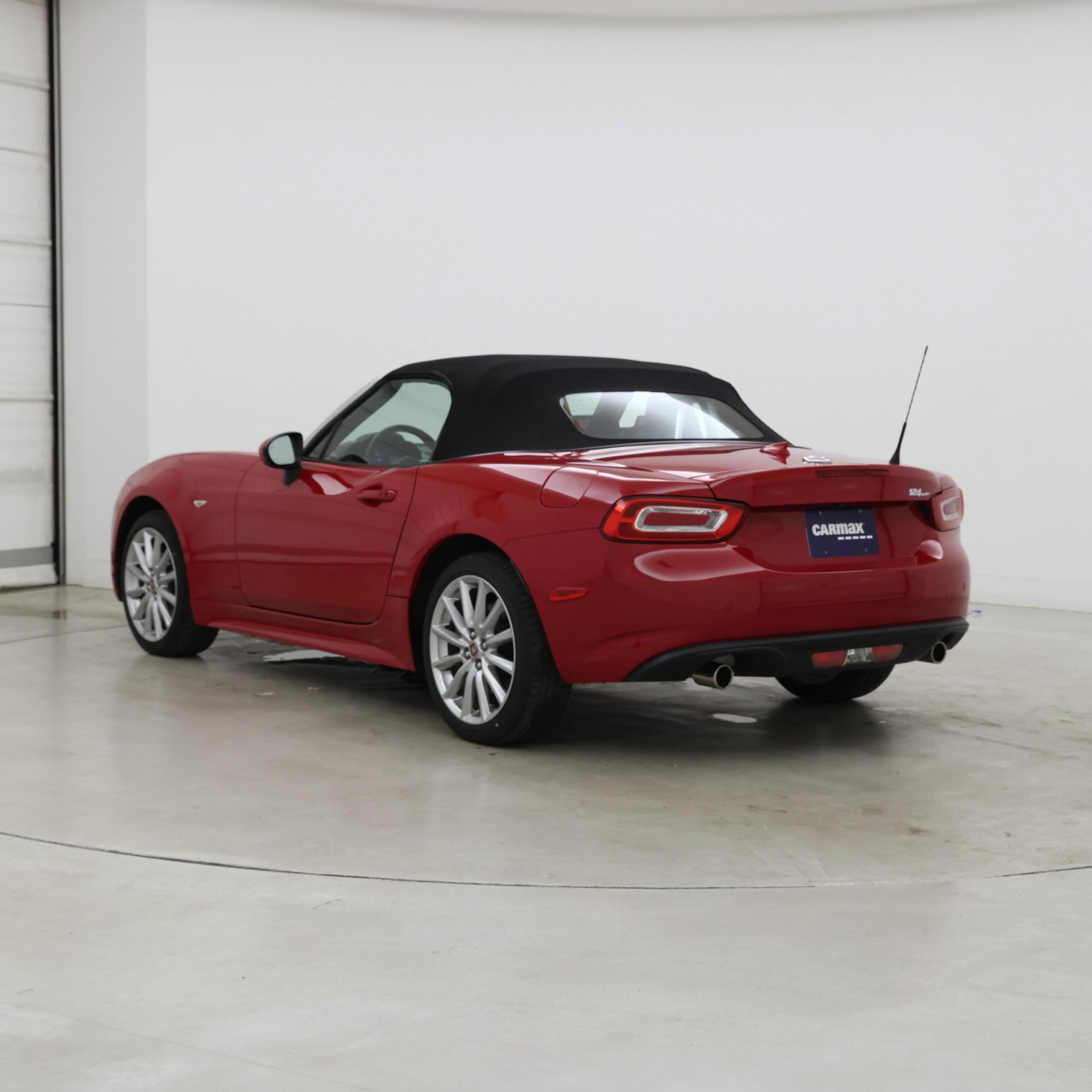 Thumbnail: 2019 Fiat 124 Spider - 2