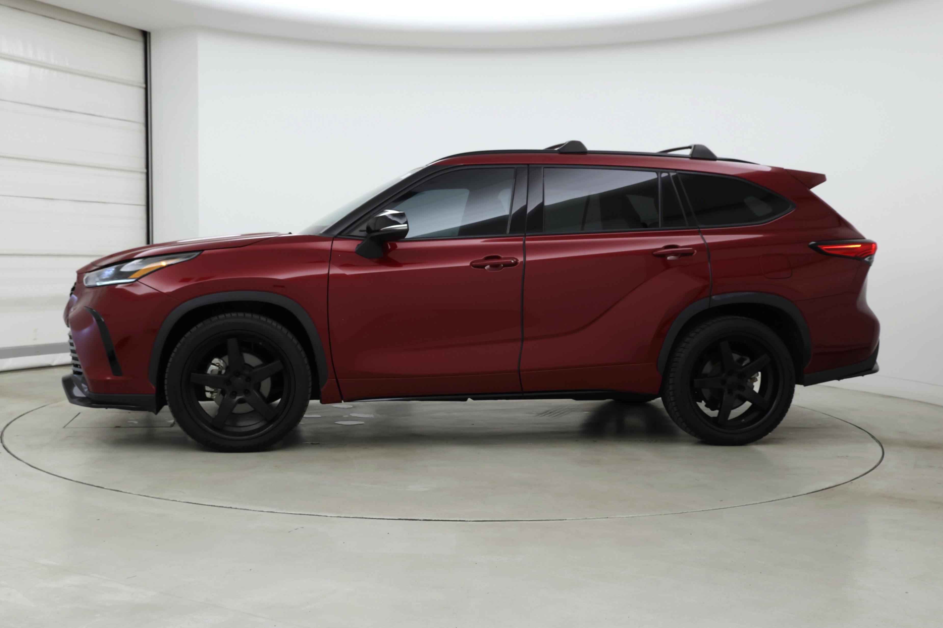 Thumbnail: 2021 Toyota Highlander - 3
