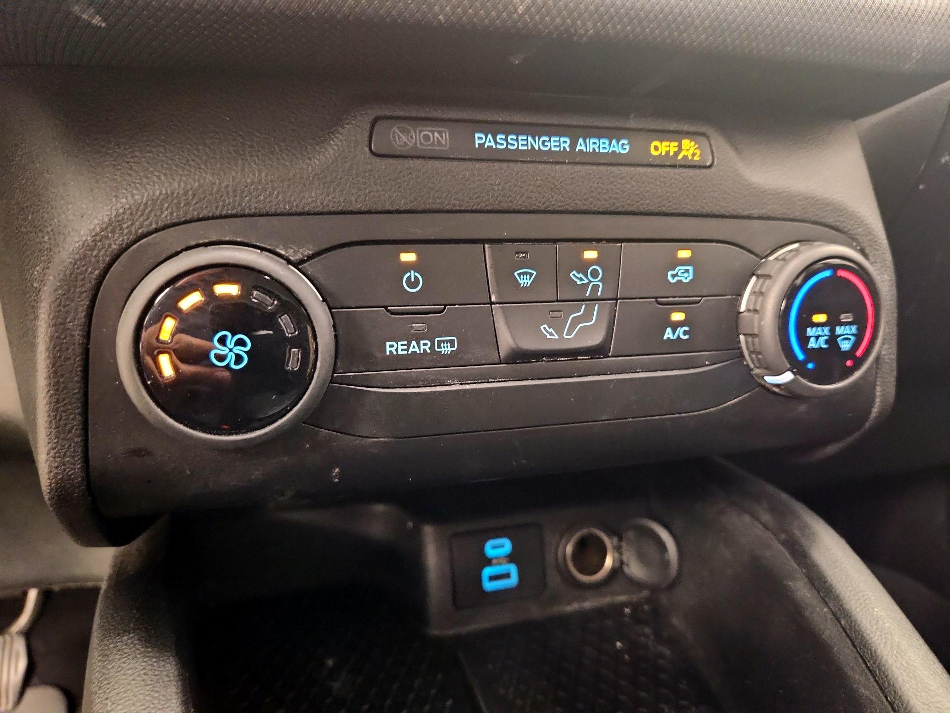 Thumbnail: 2021 Ford Bronco Sport - 16
