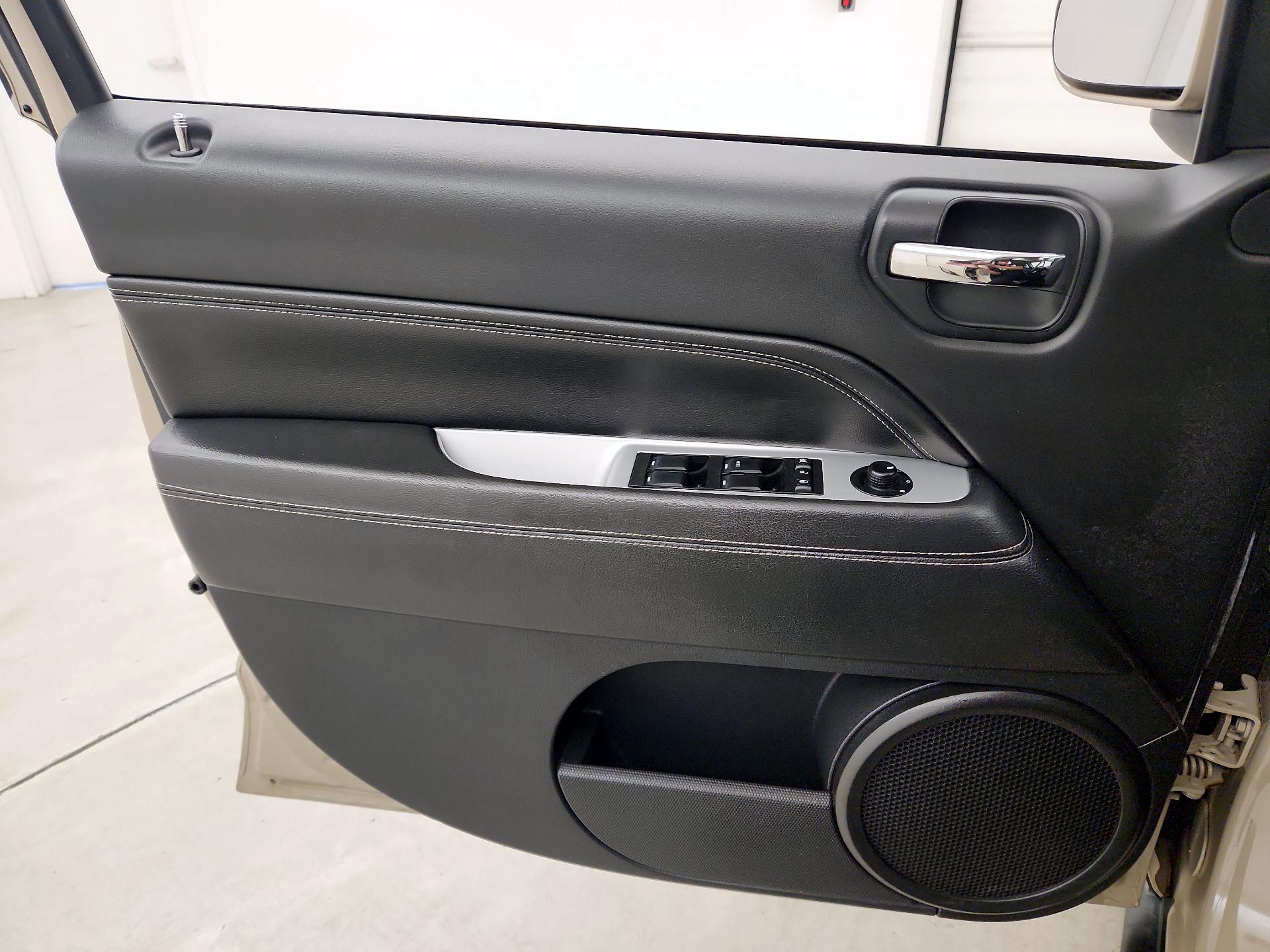 Thumbnail: 2016 Jeep Compass - 12