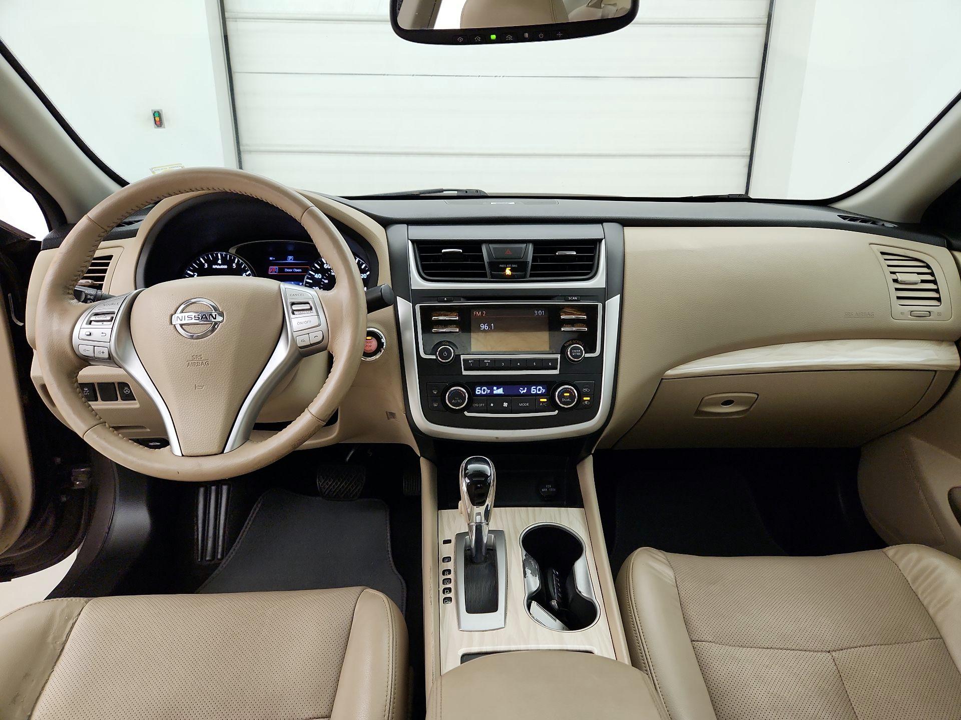 Thumbnail: 2016 Nissan Altima - 9