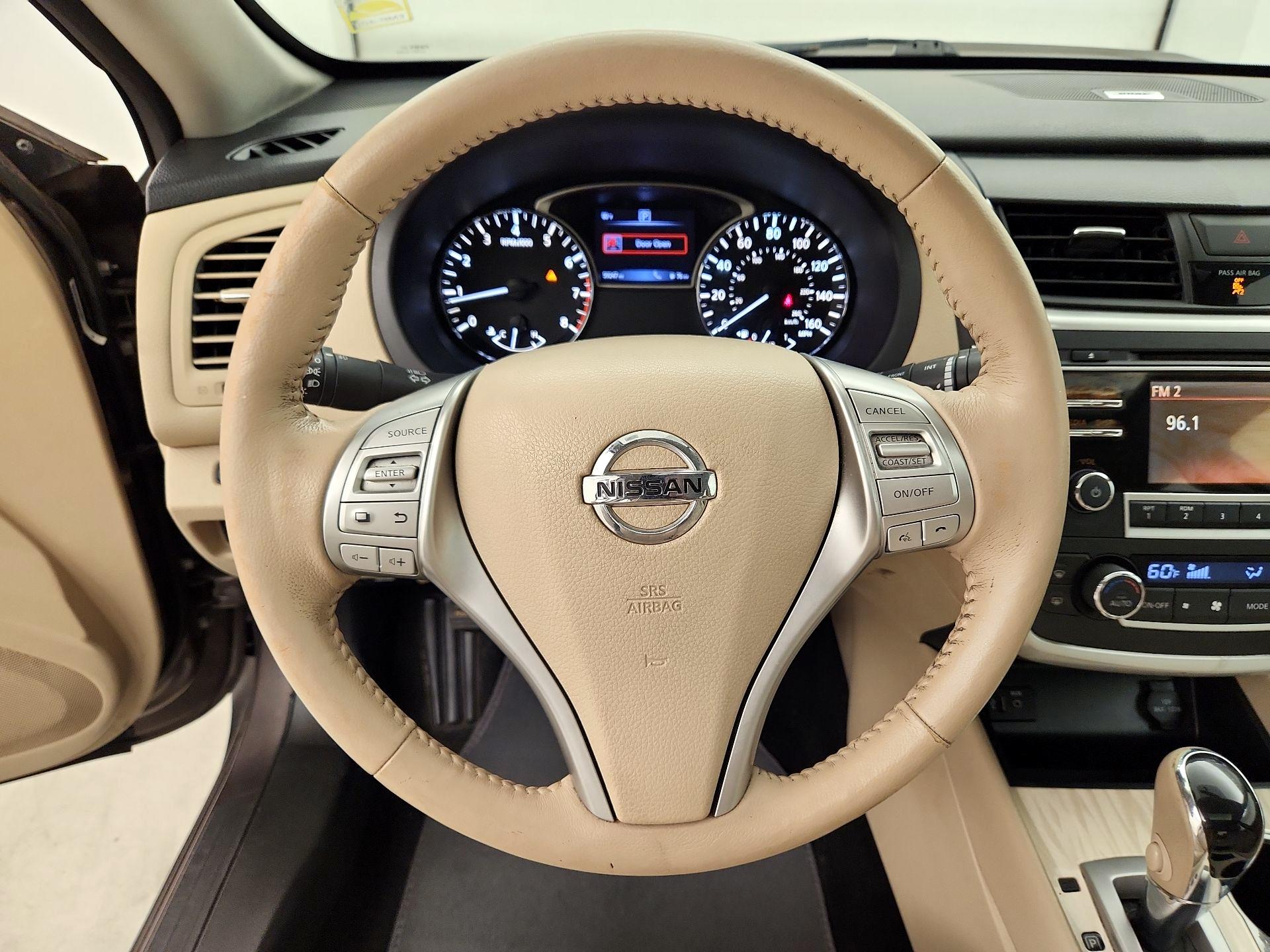 Thumbnail: 2016 Nissan Altima - 10