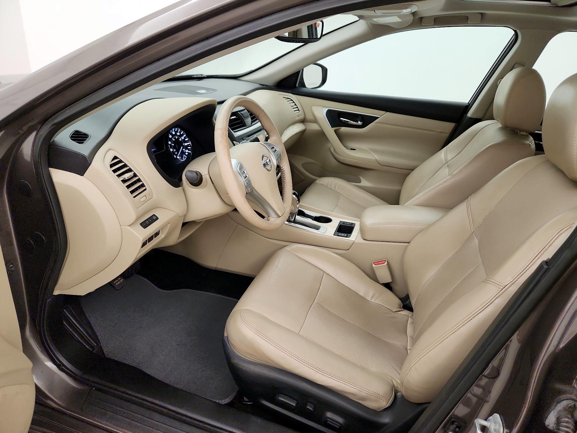Thumbnail: 2016 Nissan Altima - 11