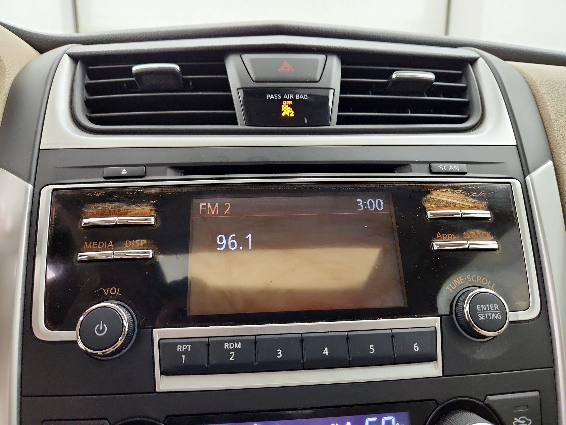 Thumbnail: 2016 Nissan Altima - 15