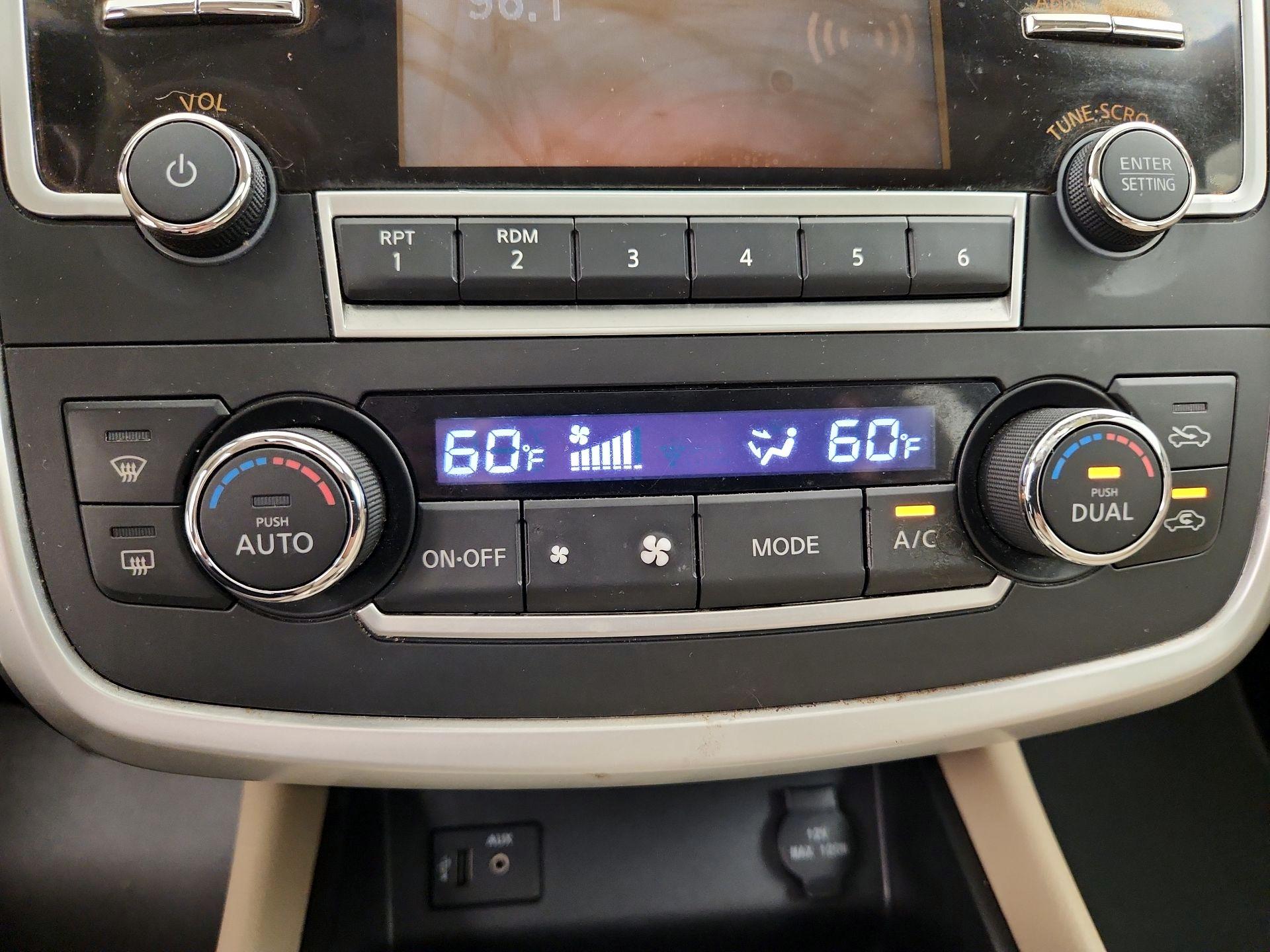 Thumbnail: 2016 Nissan Altima - 16