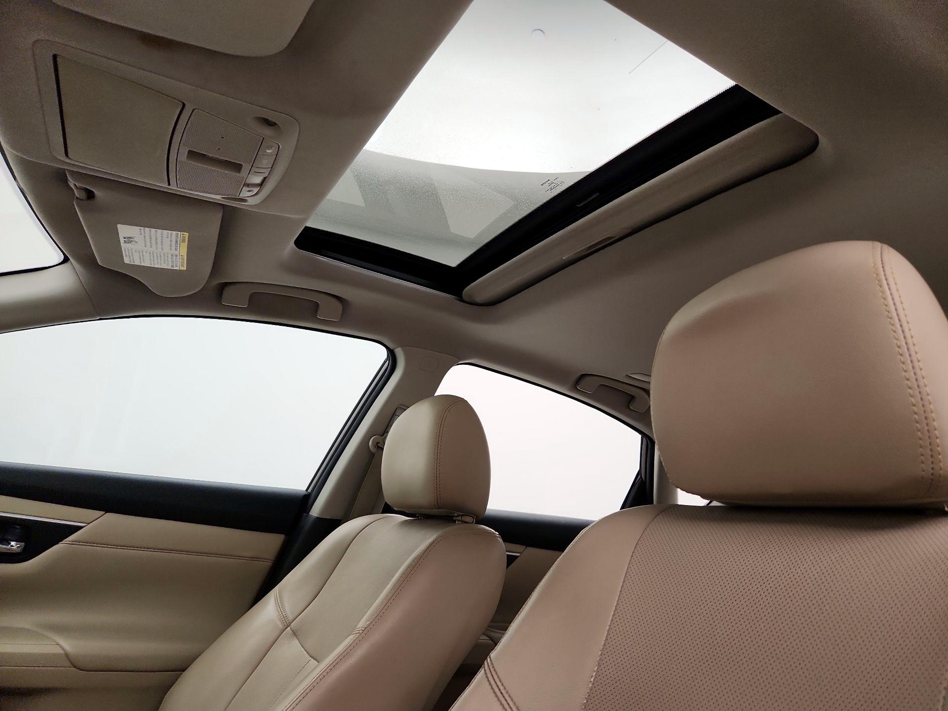 Thumbnail: 2016 Nissan Altima - 19