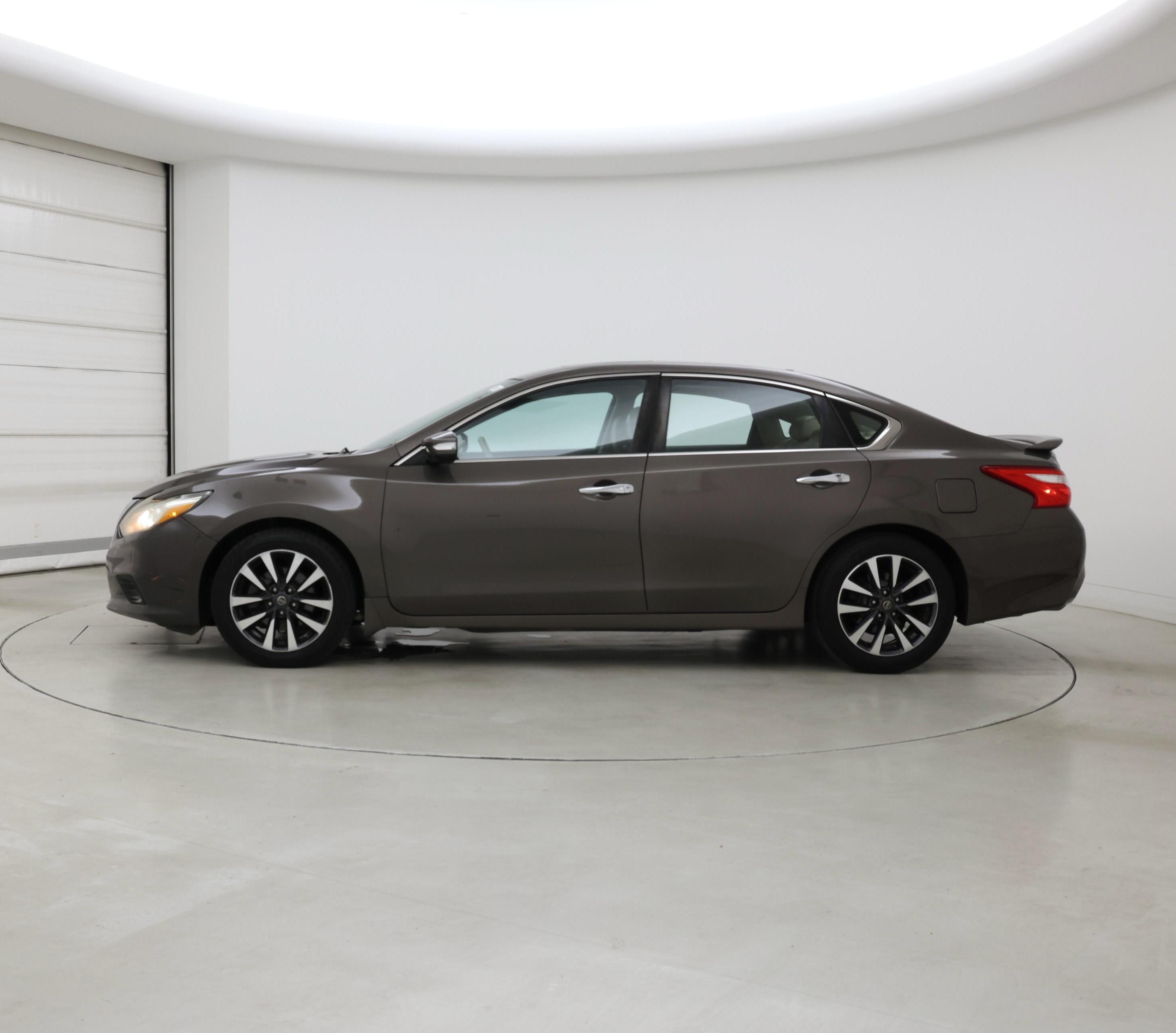 Thumbnail: 2016 Nissan Altima - 3