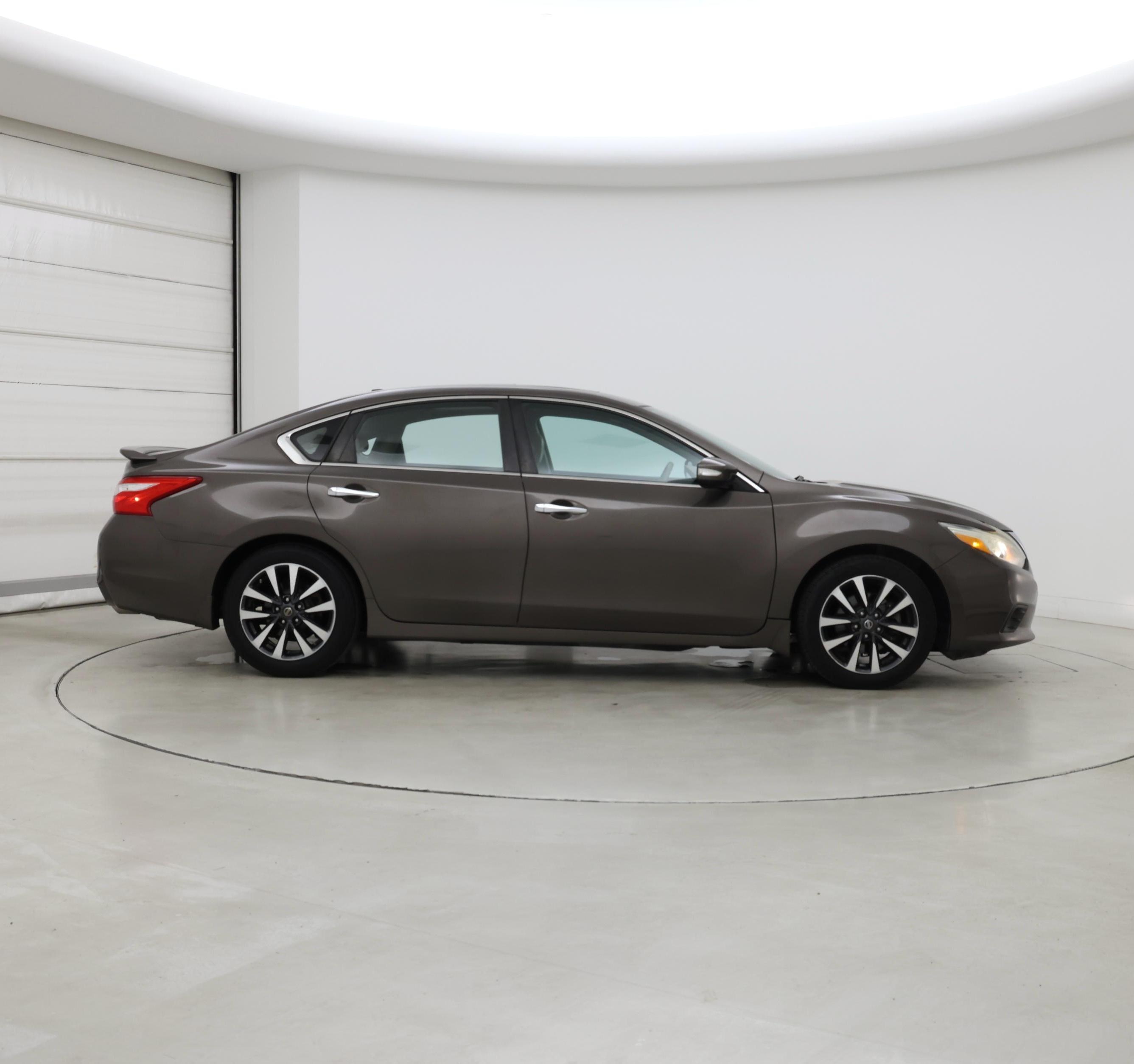 Thumbnail: 2016 Nissan Altima - 7