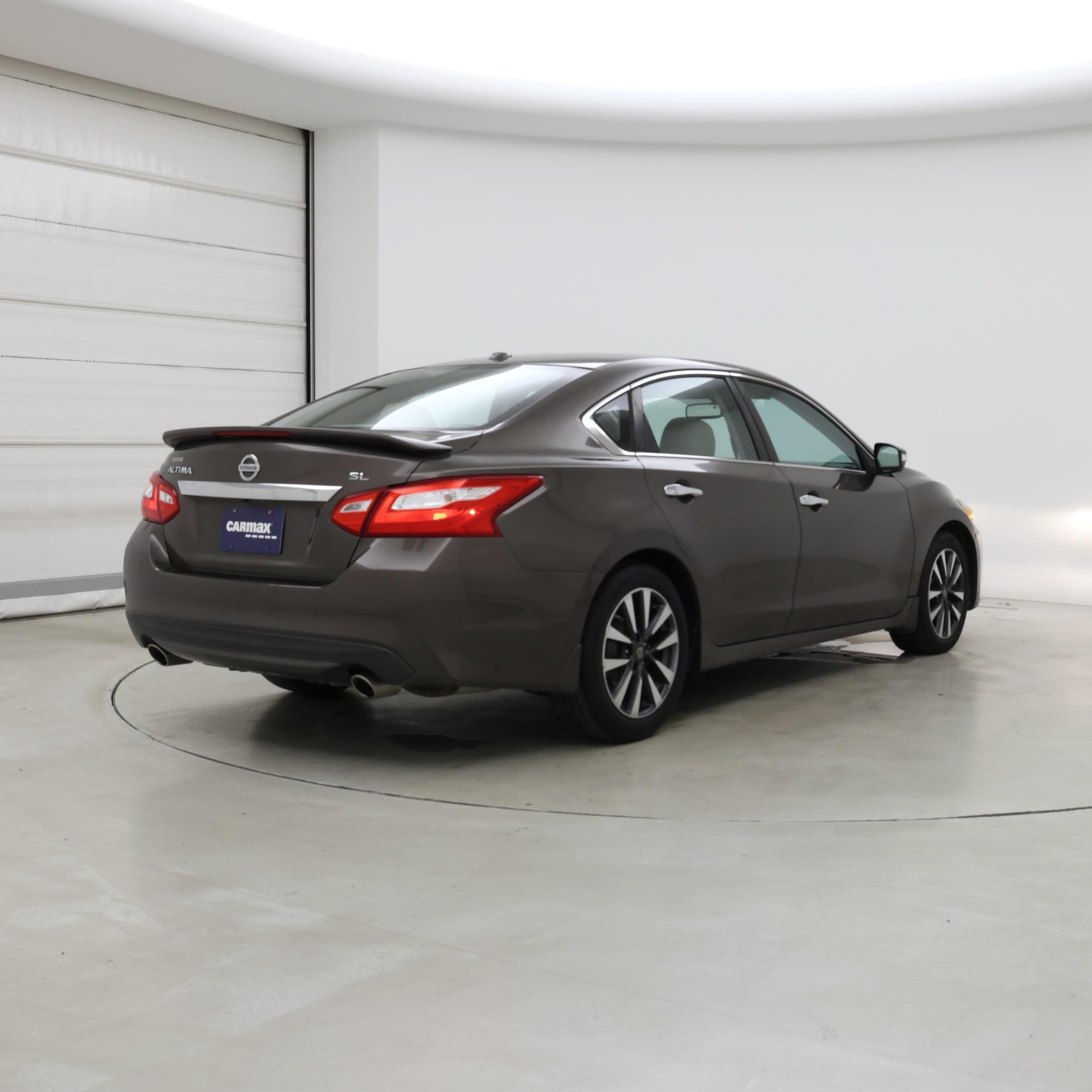 Thumbnail: 2016 Nissan Altima - 8