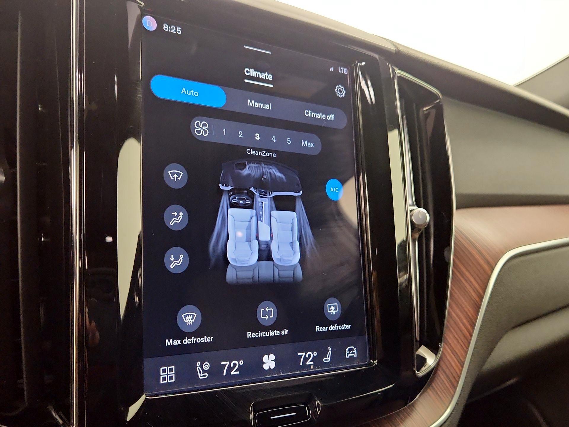 Thumbnail: 2023 Volvo XC60 - 16