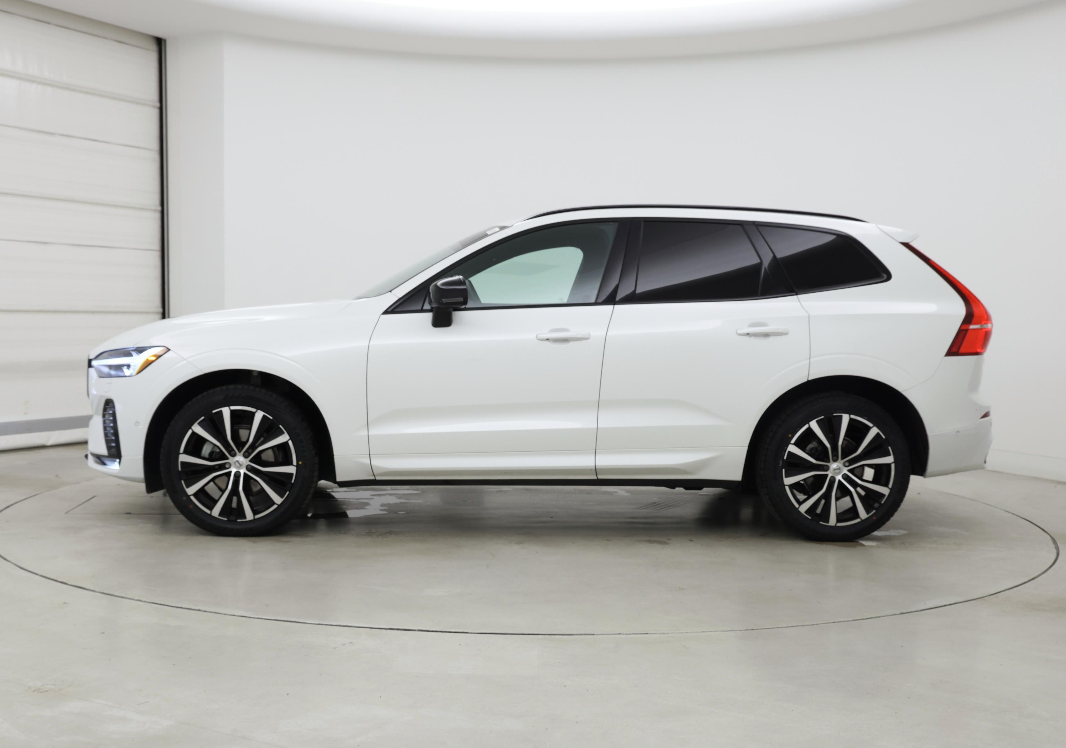 Thumbnail: 2023 Volvo XC60 - 3