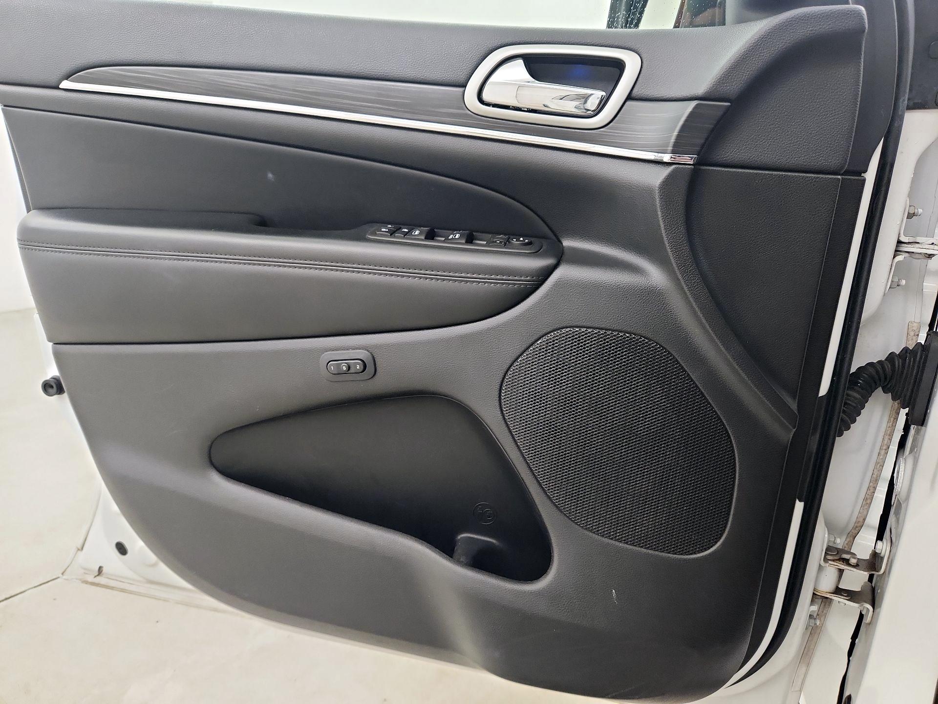 Thumbnail: 2019 Jeep Grand Cherokee - 12