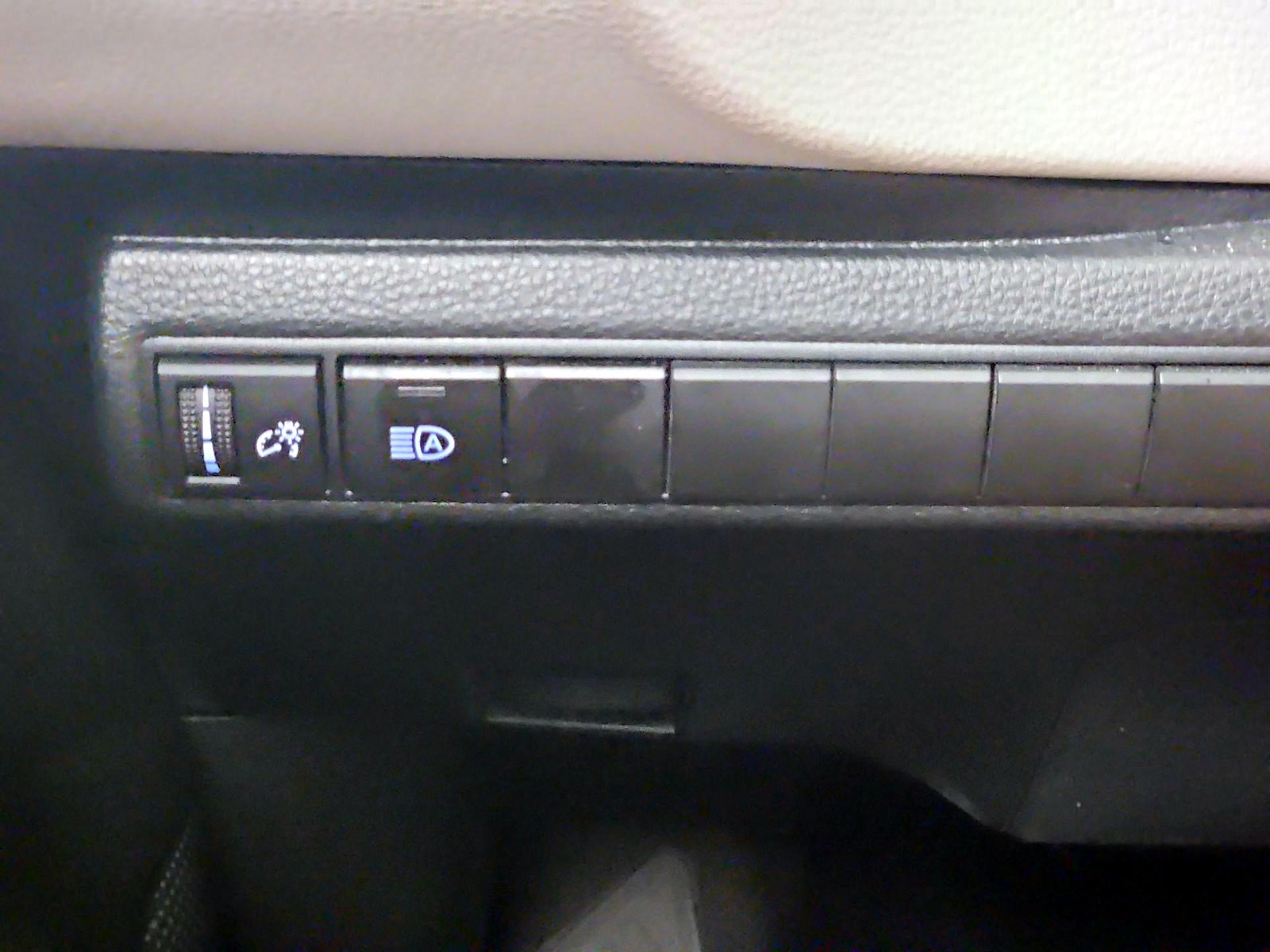 2020 Toyota Corolla LE - Photo 14