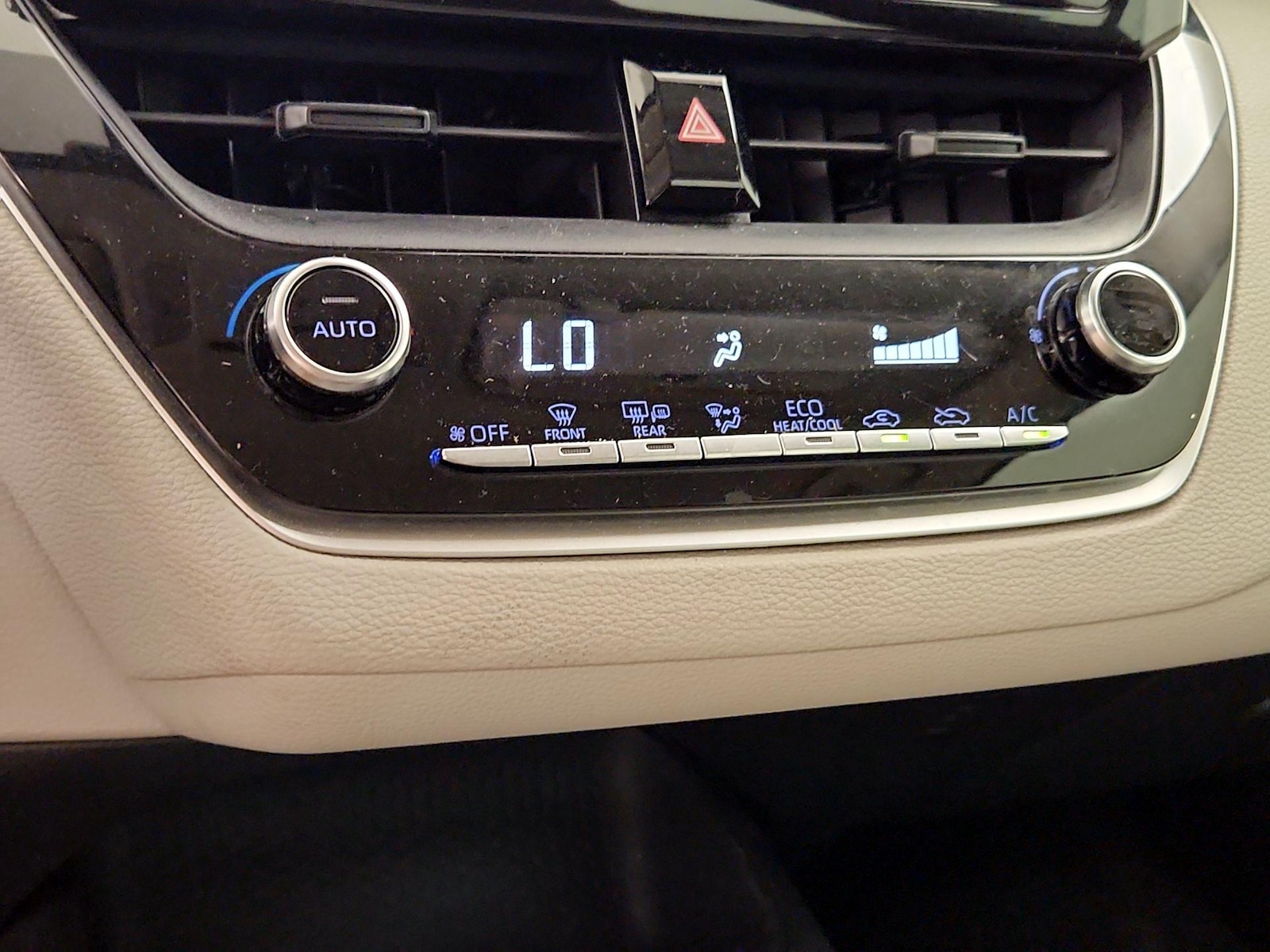 2020 Toyota Corolla LE - Photo 17