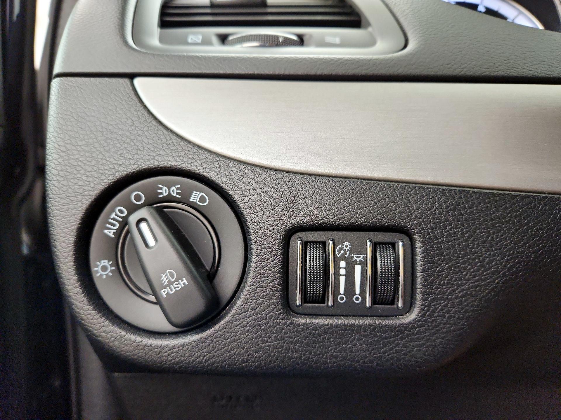 Thumbnail: 2017 Dodge Grand Caravan - 13