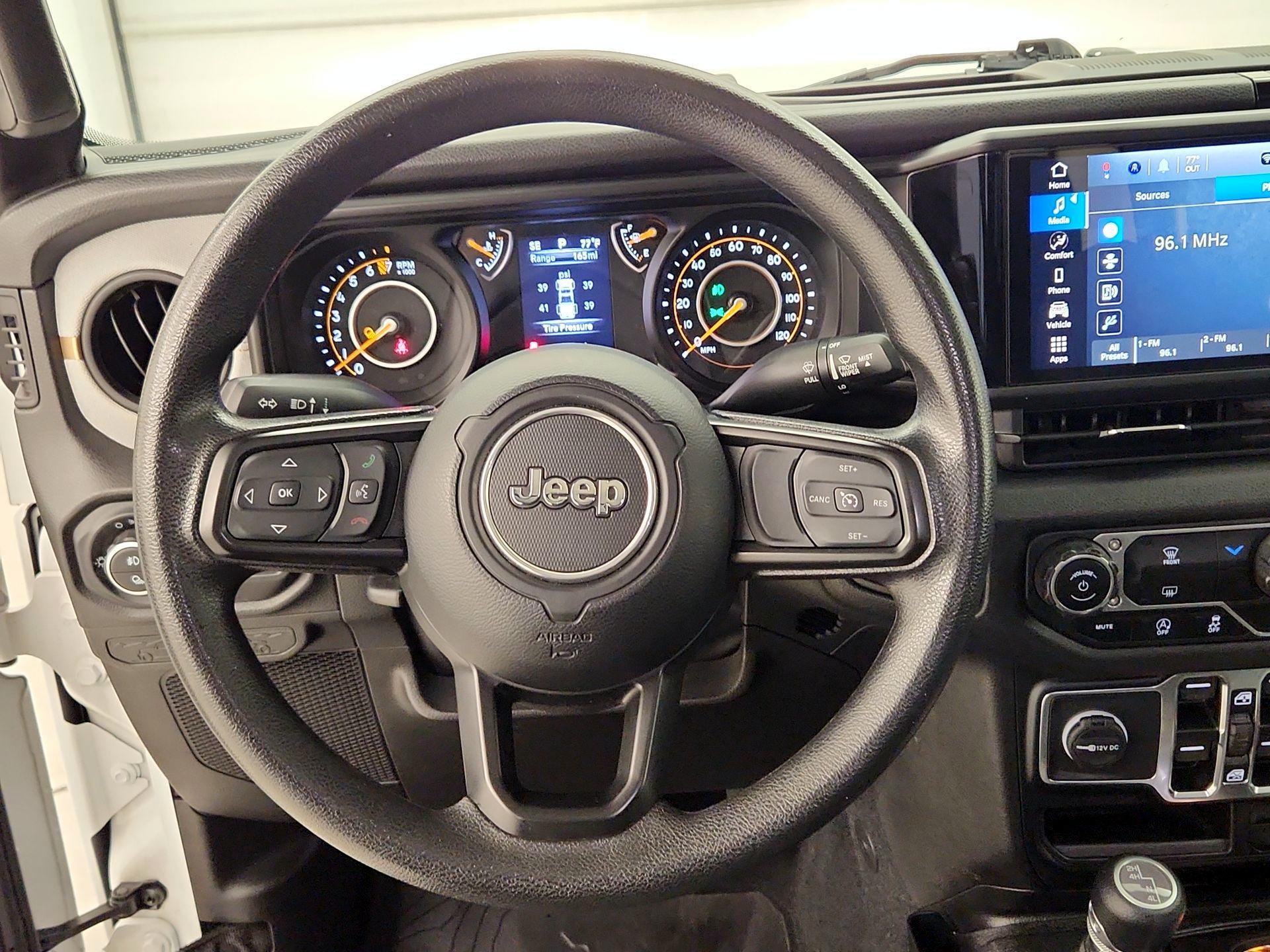 Thumbnail: 2024 Jeep Gladiator - 10