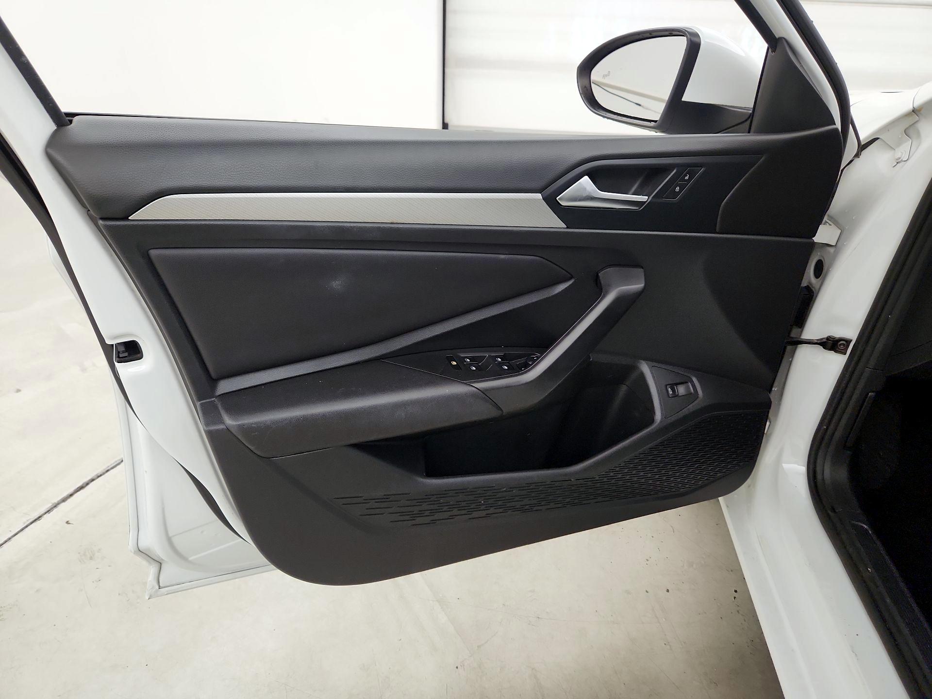 Thumbnail: 2019 Volkswagen Jetta - 12