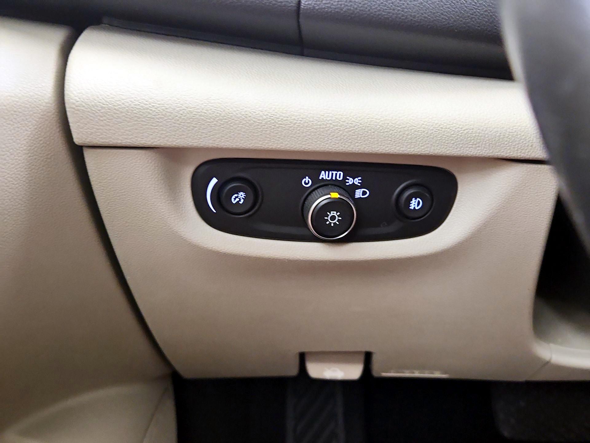 Thumbnail: 2018 Buick Regal - 13
