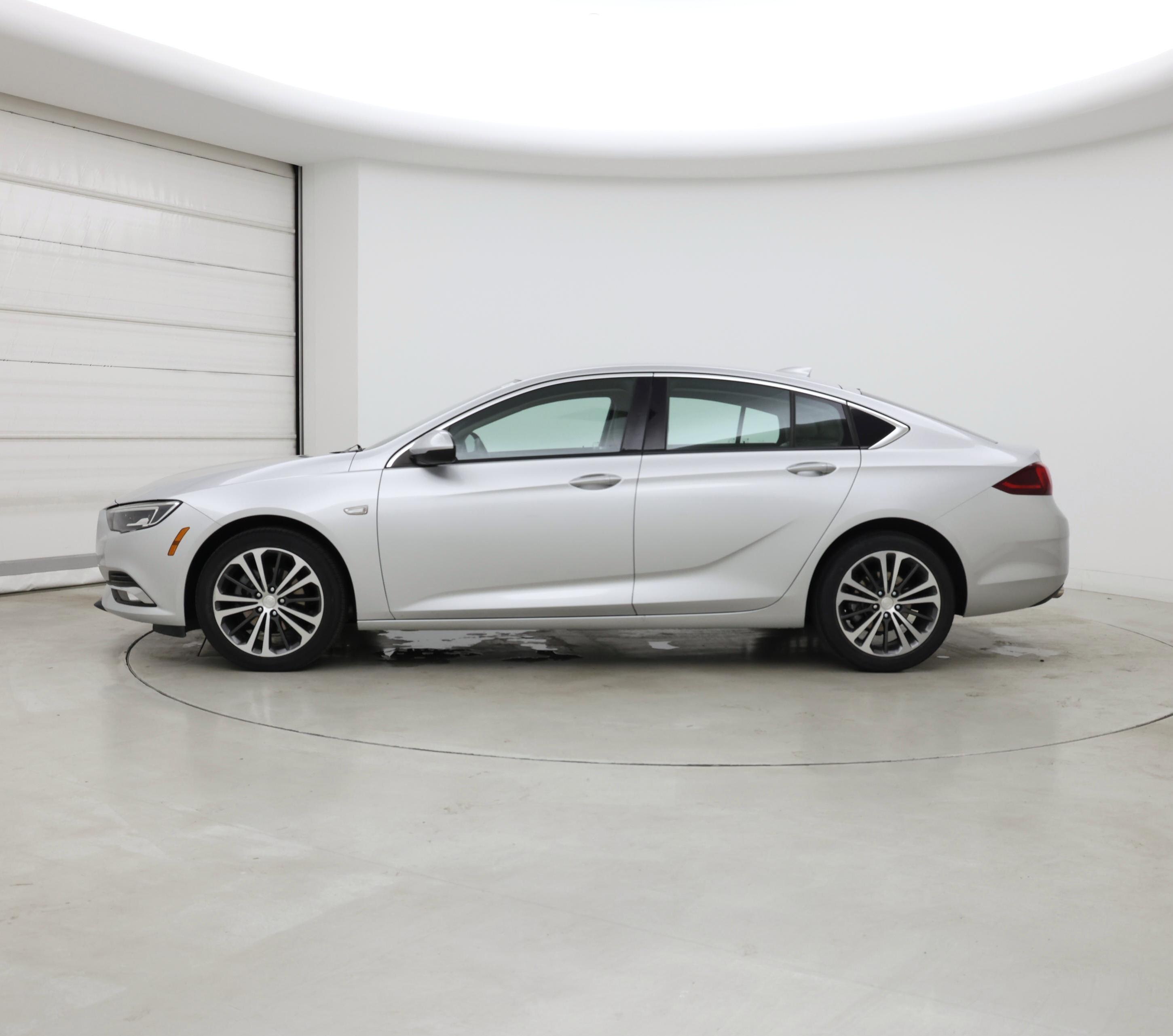 Thumbnail: 2018 Buick Regal - 3