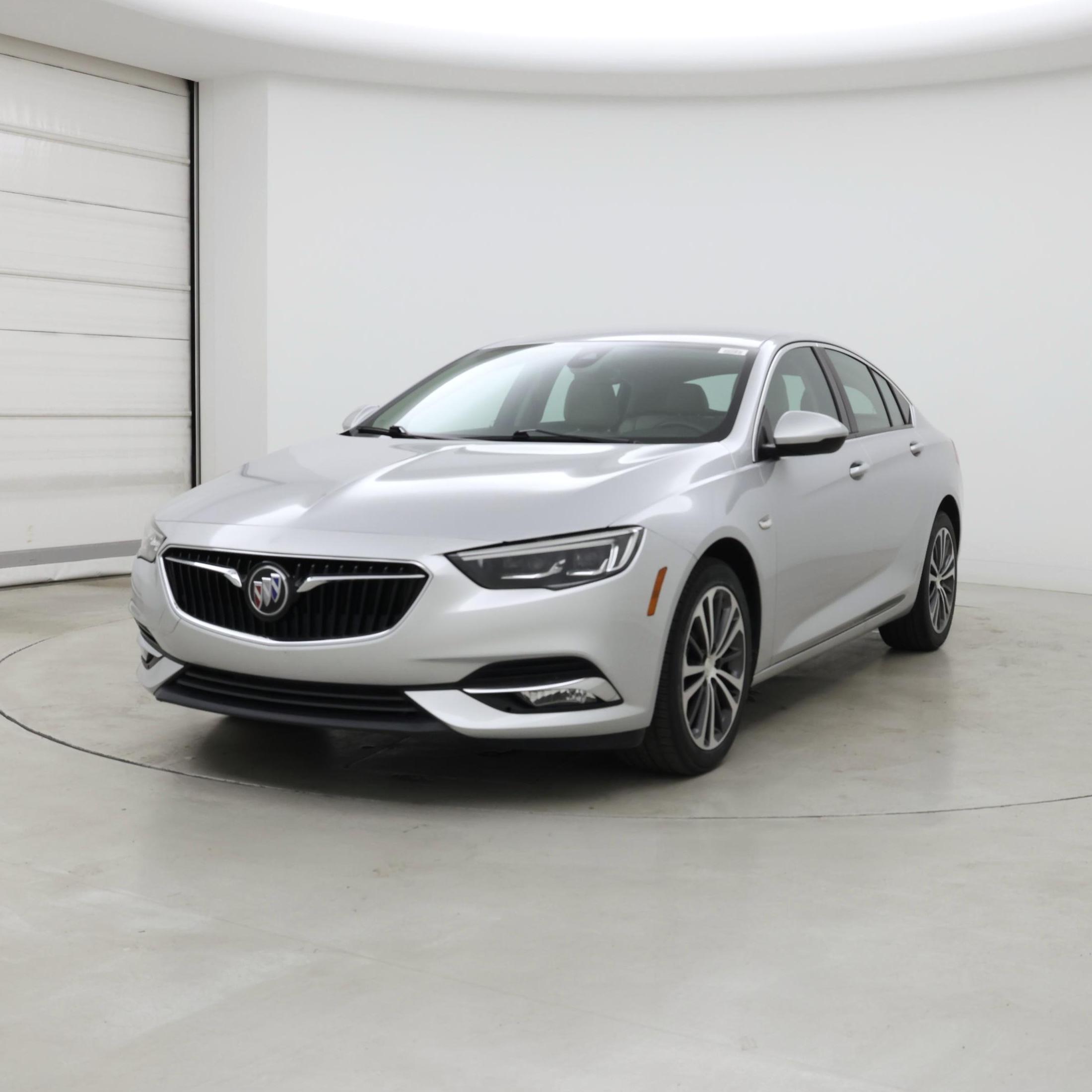 Thumbnail: 2018 Buick Regal - 4