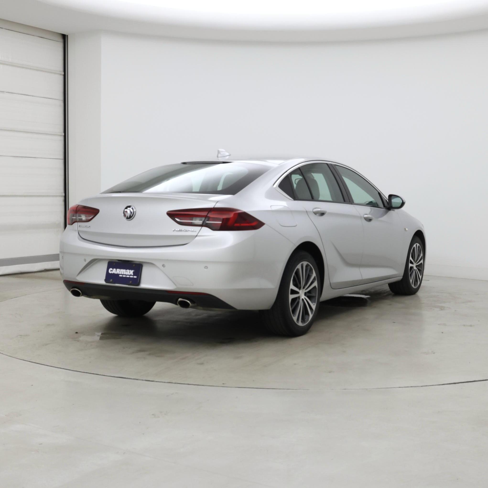 Thumbnail: 2018 Buick Regal - 8