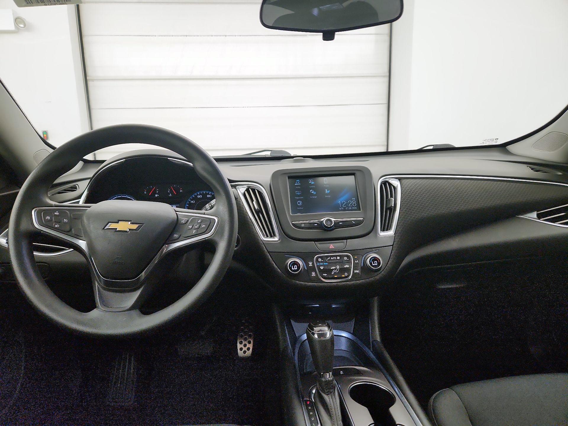 Thumbnail: 2017 Chevrolet Malibu - 9