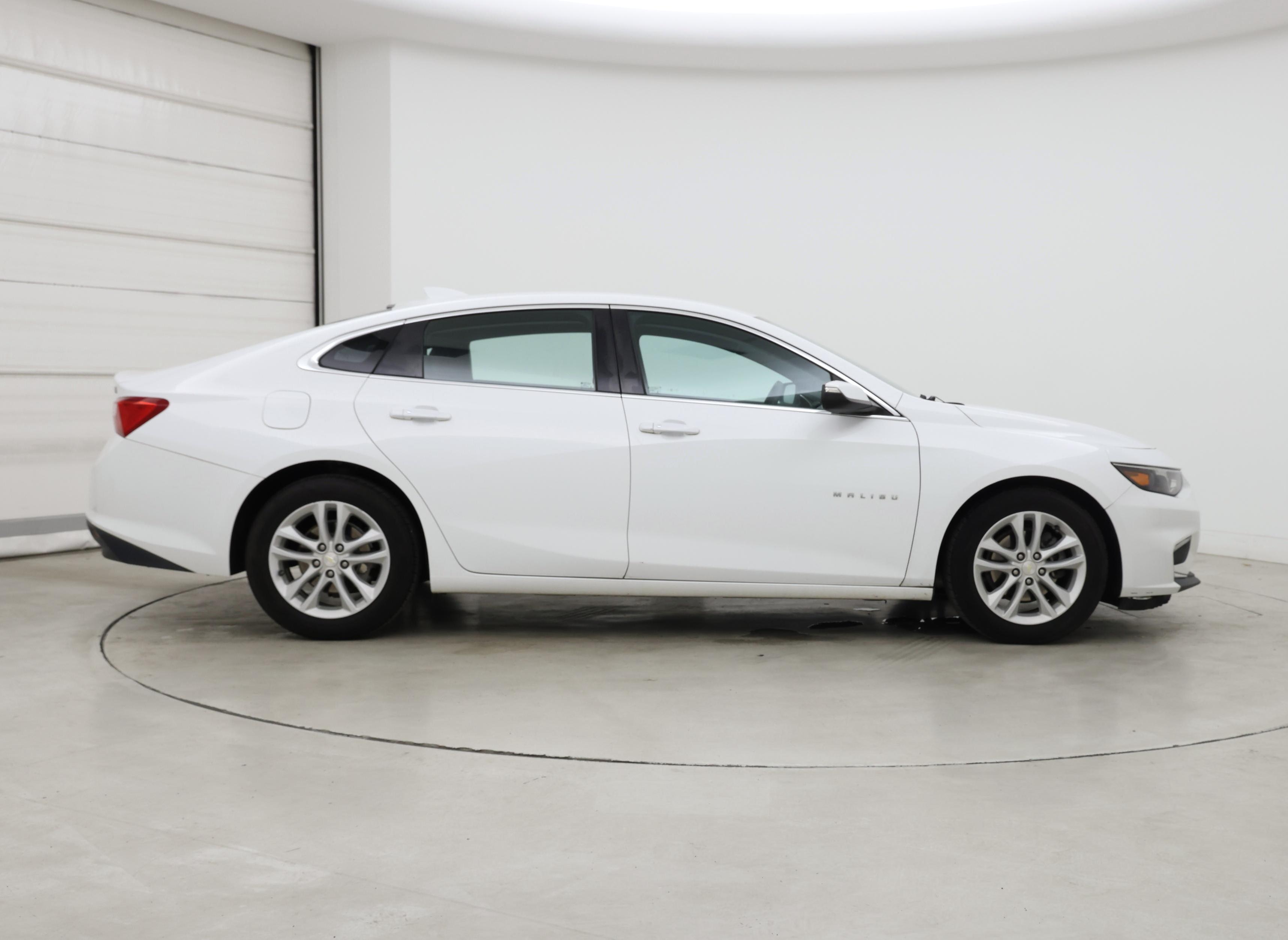 Thumbnail: 2017 Chevrolet Malibu - 7
