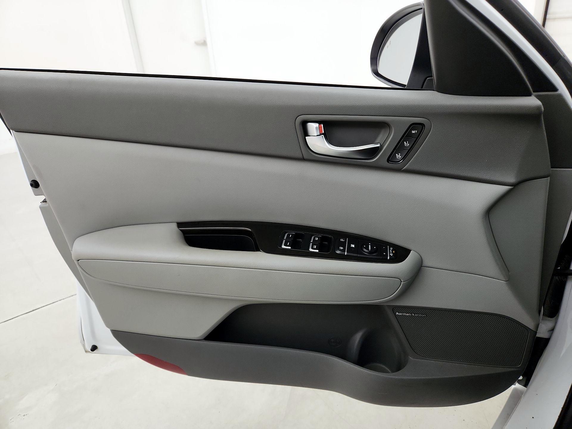 Thumbnail: 2016 Kia Optima - 12