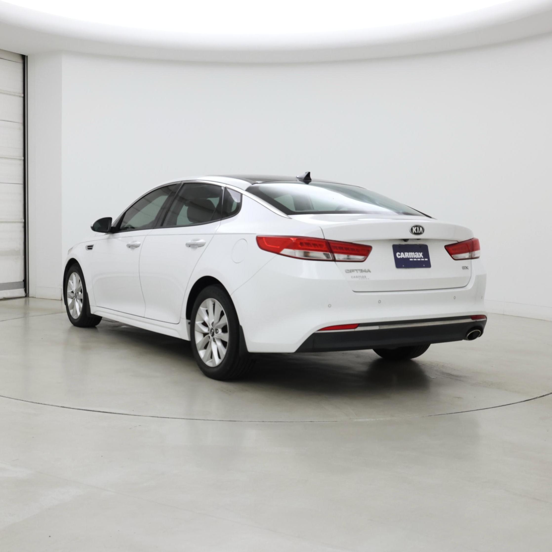 Thumbnail: 2016 Kia Optima - 2