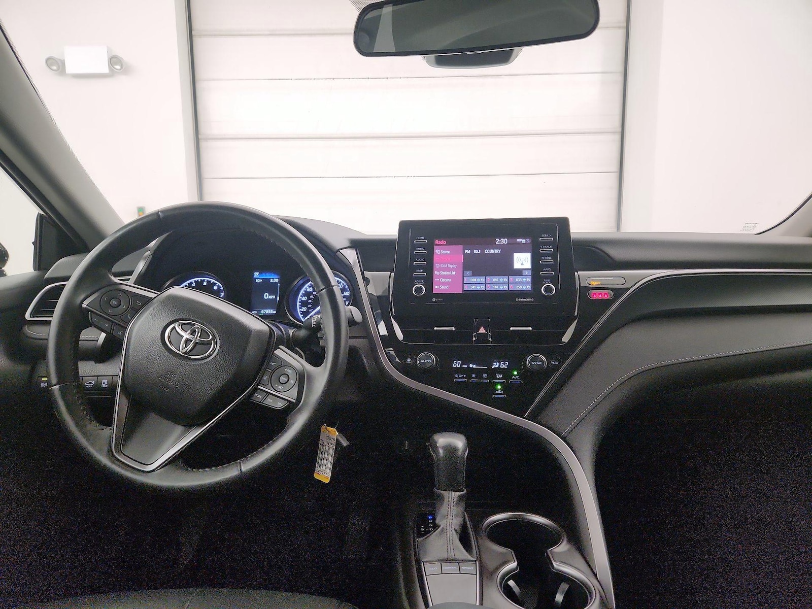 2023 Toyota Camry SE - Photo 10