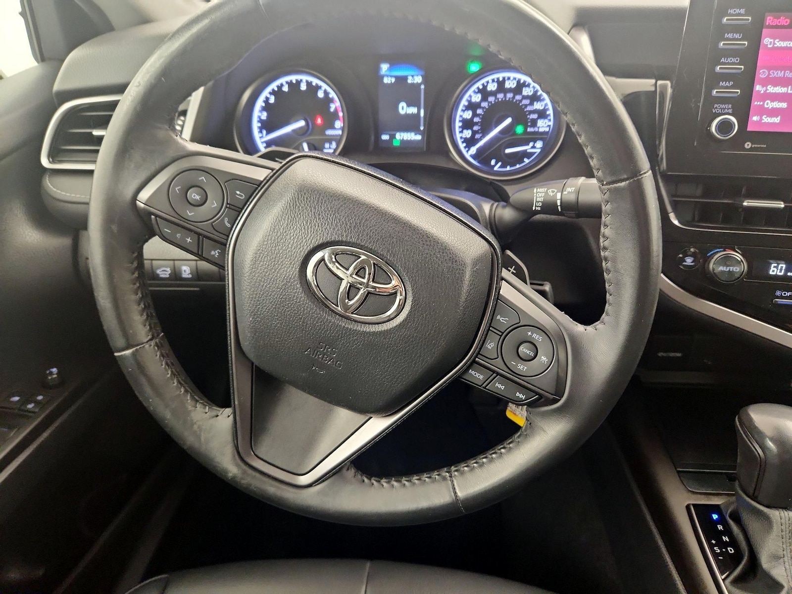 2023 Toyota Camry SE - Photo 11
