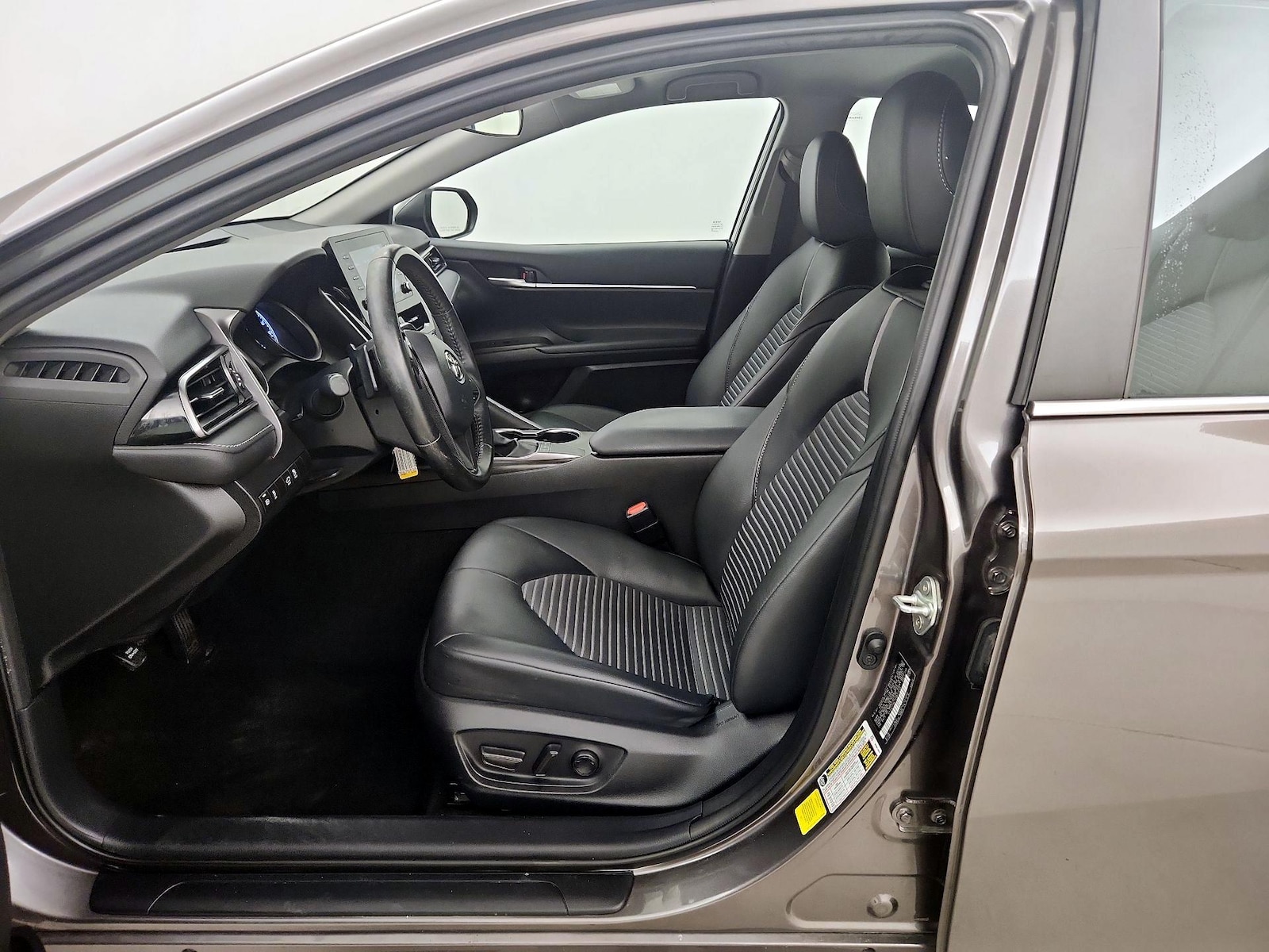 2023 Toyota Camry SE - Photo 12