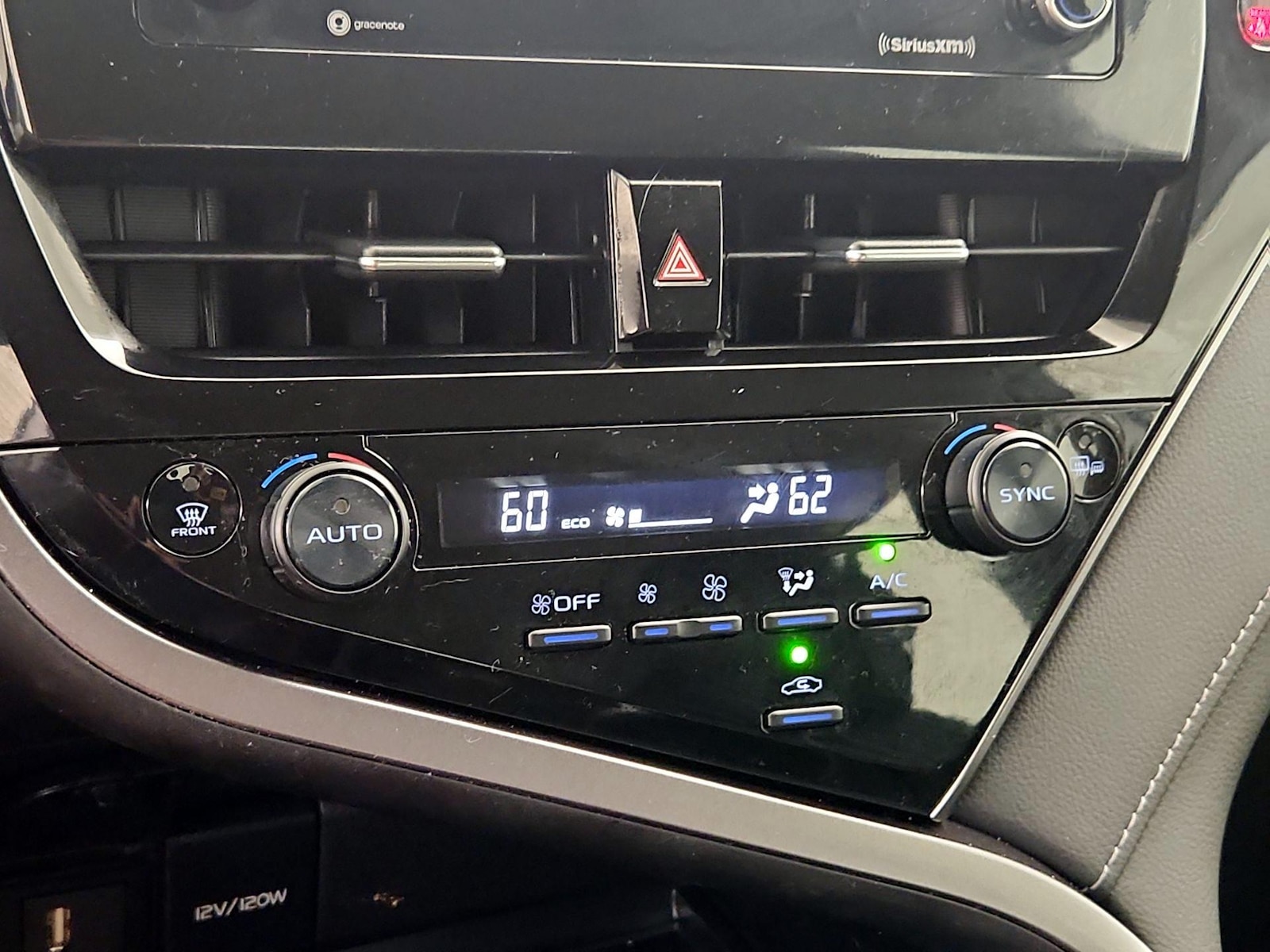 2023 Toyota Camry SE - Photo 17