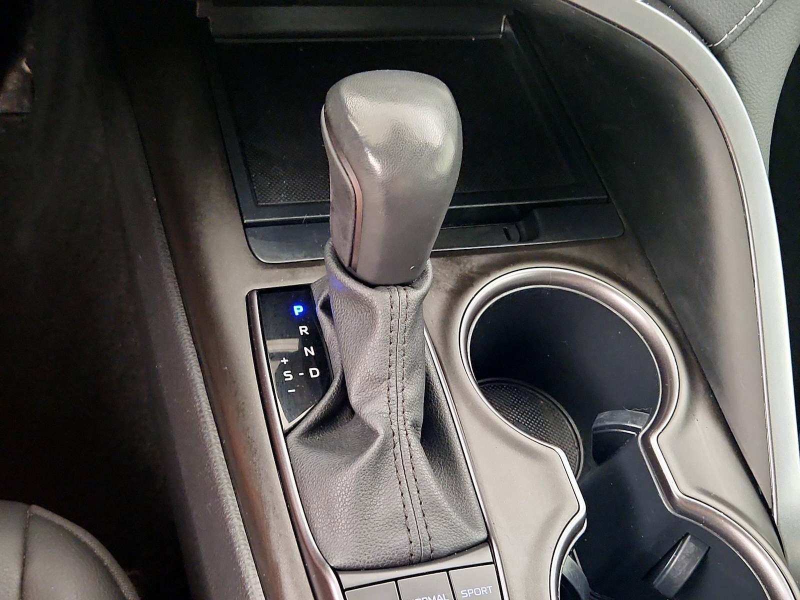 2023 Toyota Camry SE - Photo 18