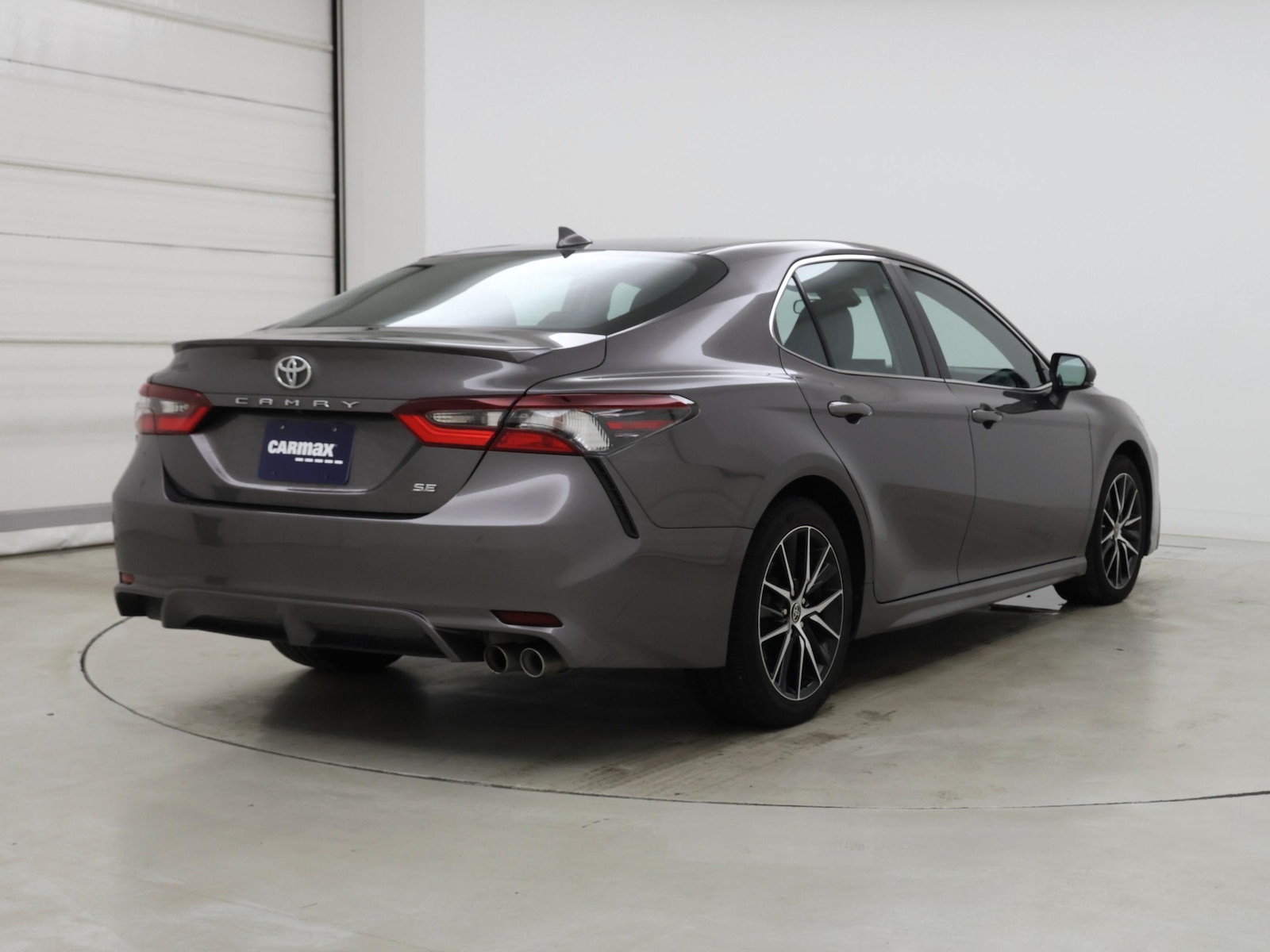 2023 Toyota Camry SE - Photo 9