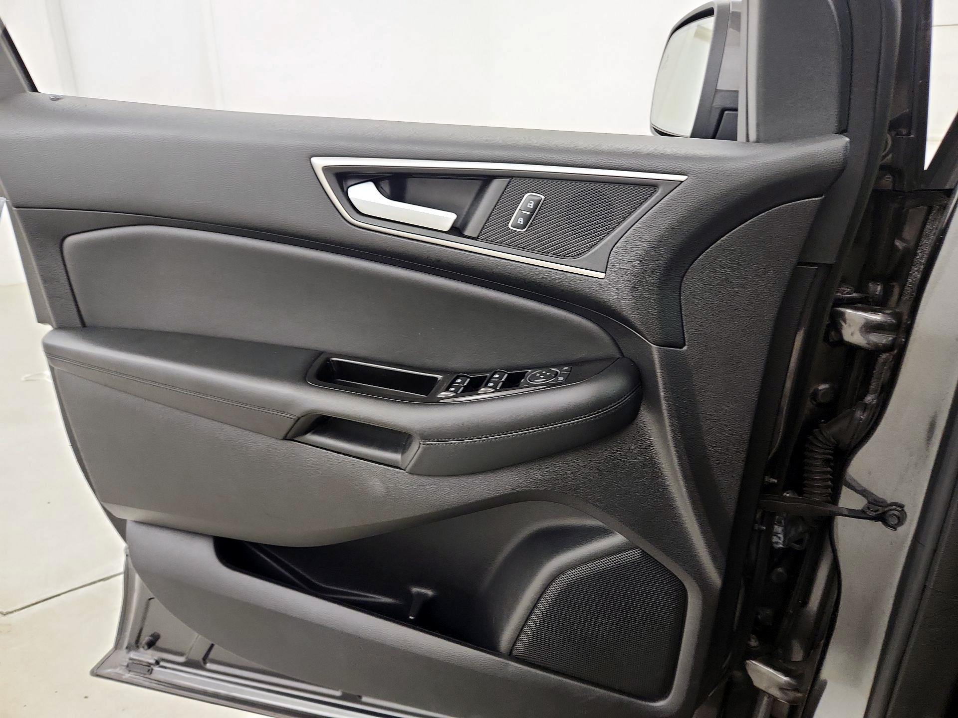 Thumbnail: 2016 Ford Edge - 12