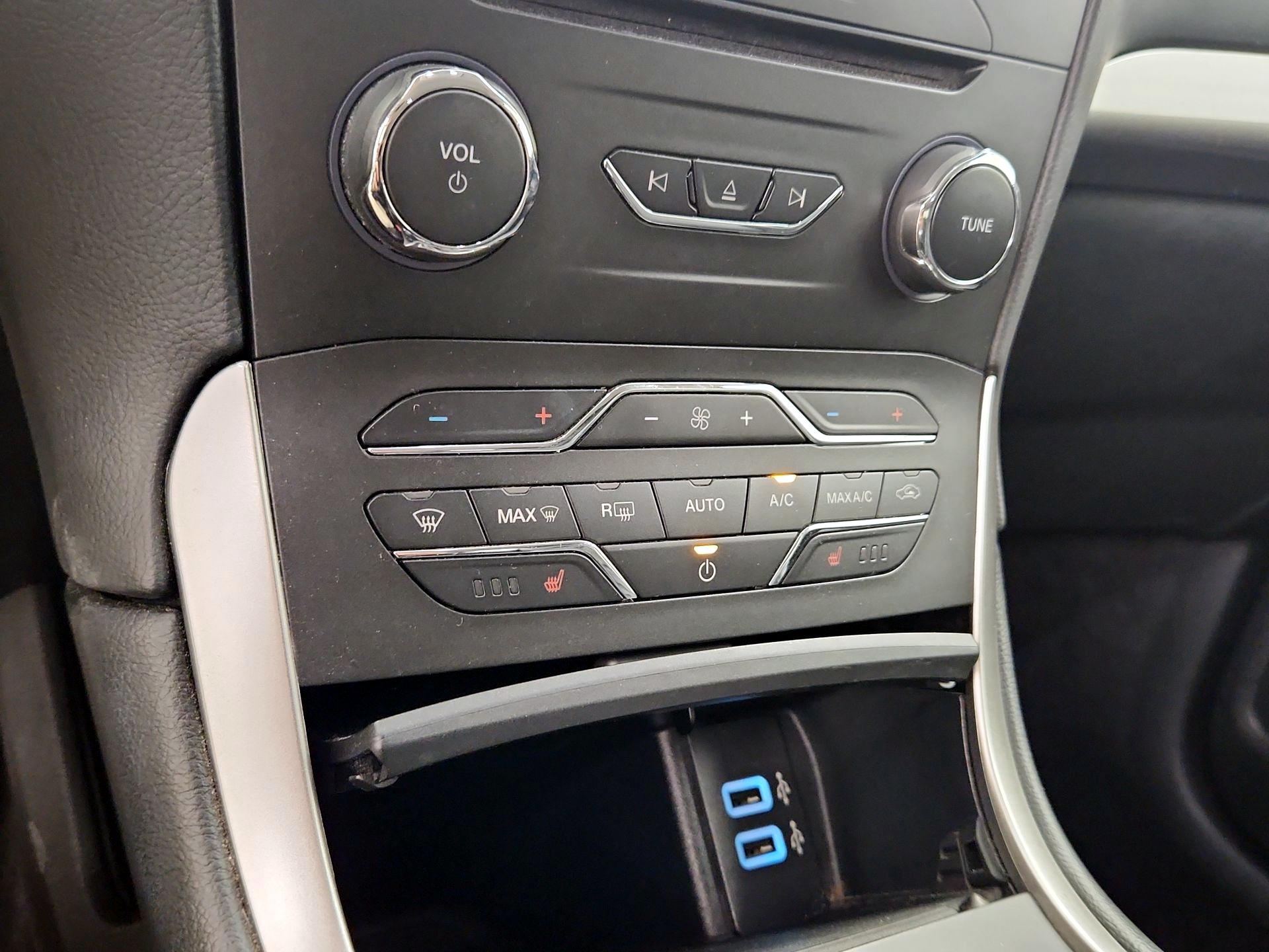 Thumbnail: 2016 Ford Edge - 17