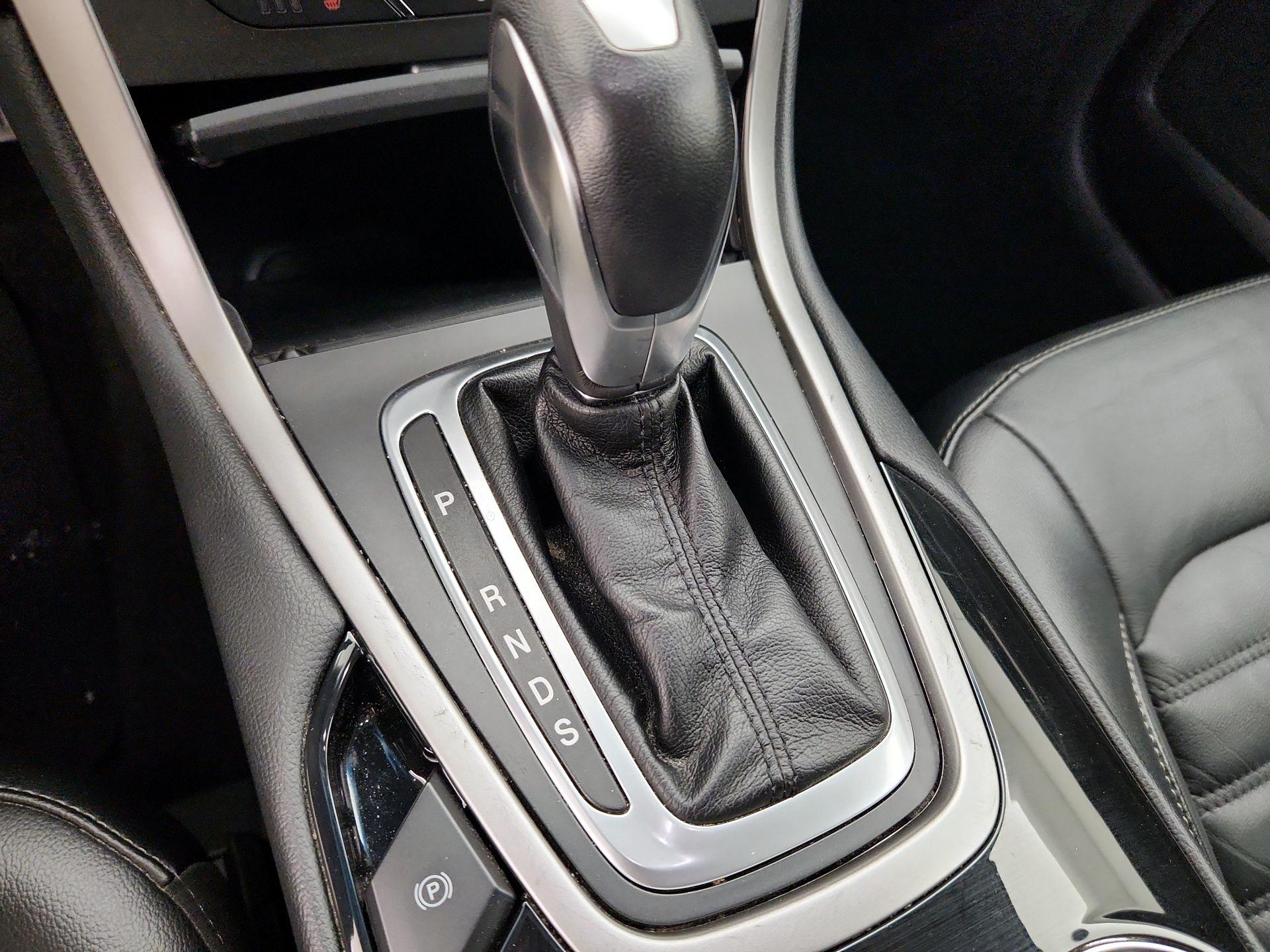 Thumbnail: 2016 Ford Edge - 18