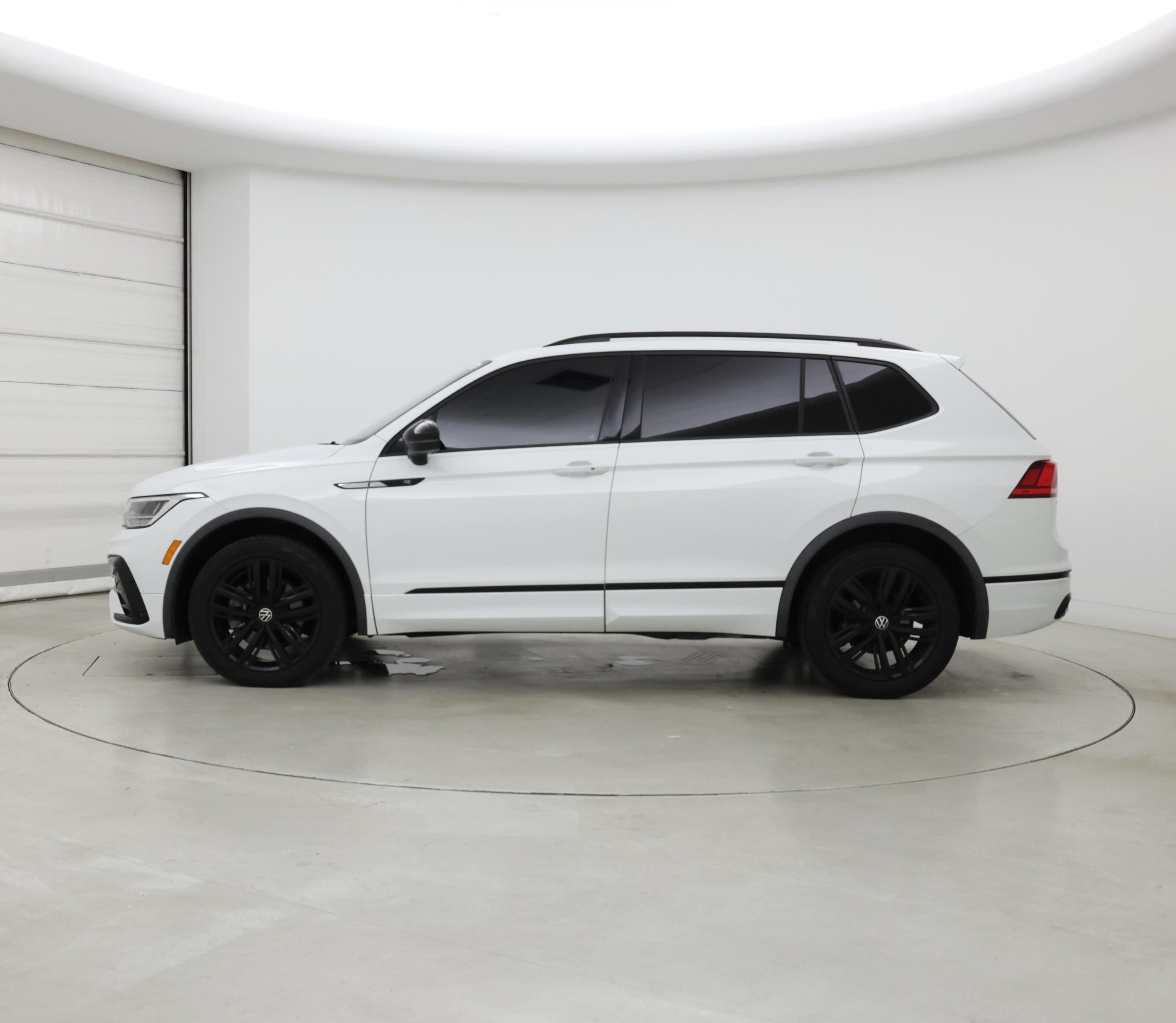 Thumbnail: 2022 Volkswagen Tiguan - 3