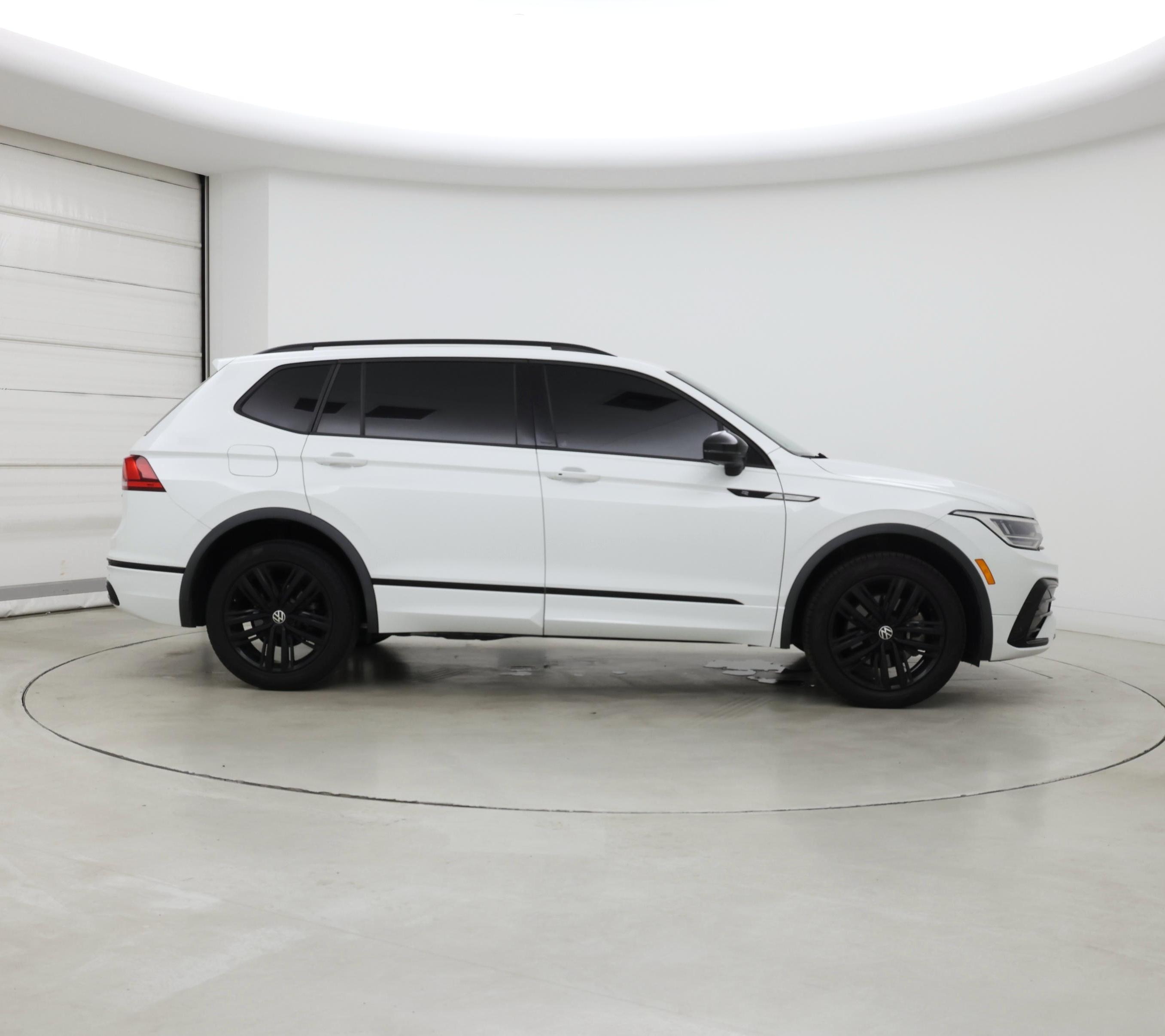 Thumbnail: 2022 Volkswagen Tiguan - 7