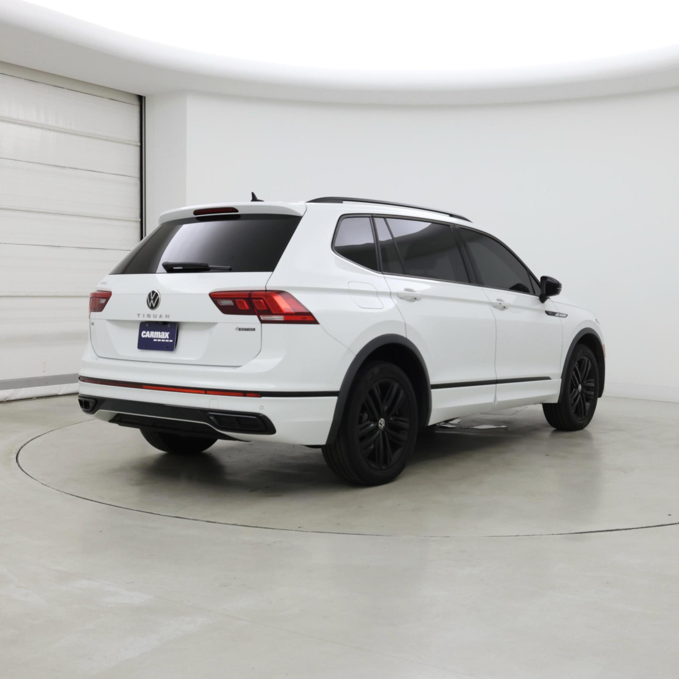 Thumbnail: 2022 Volkswagen Tiguan - 8
