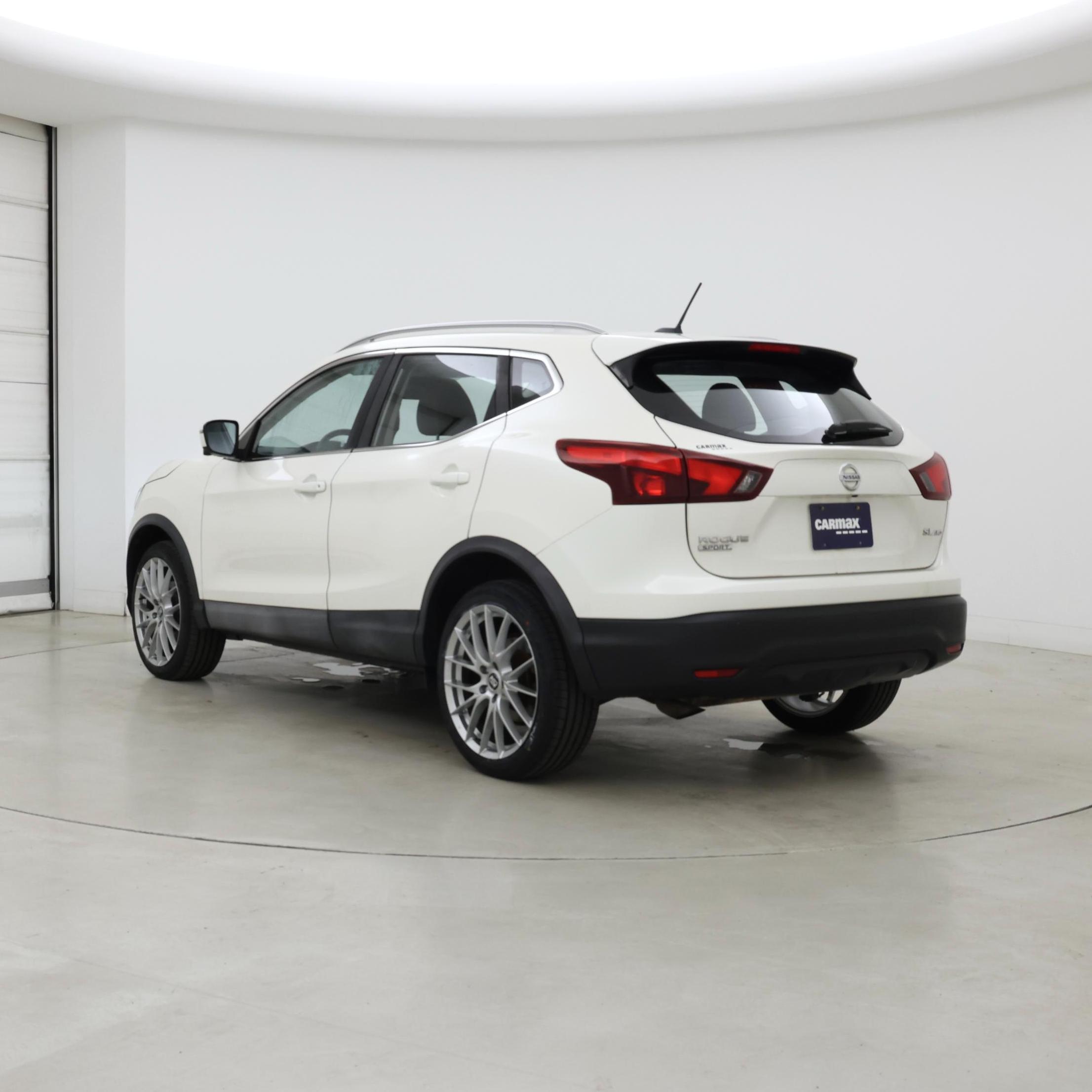 Thumbnail: 2017 Nissan Rogue Sport - 2