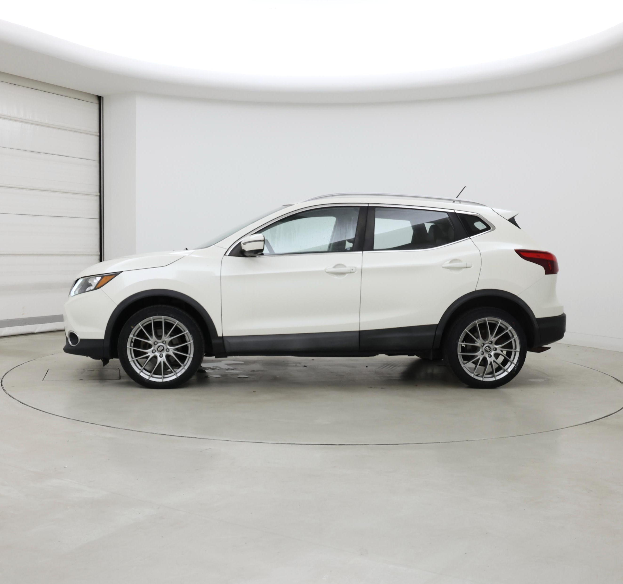 Thumbnail: 2017 Nissan Rogue Sport - 3