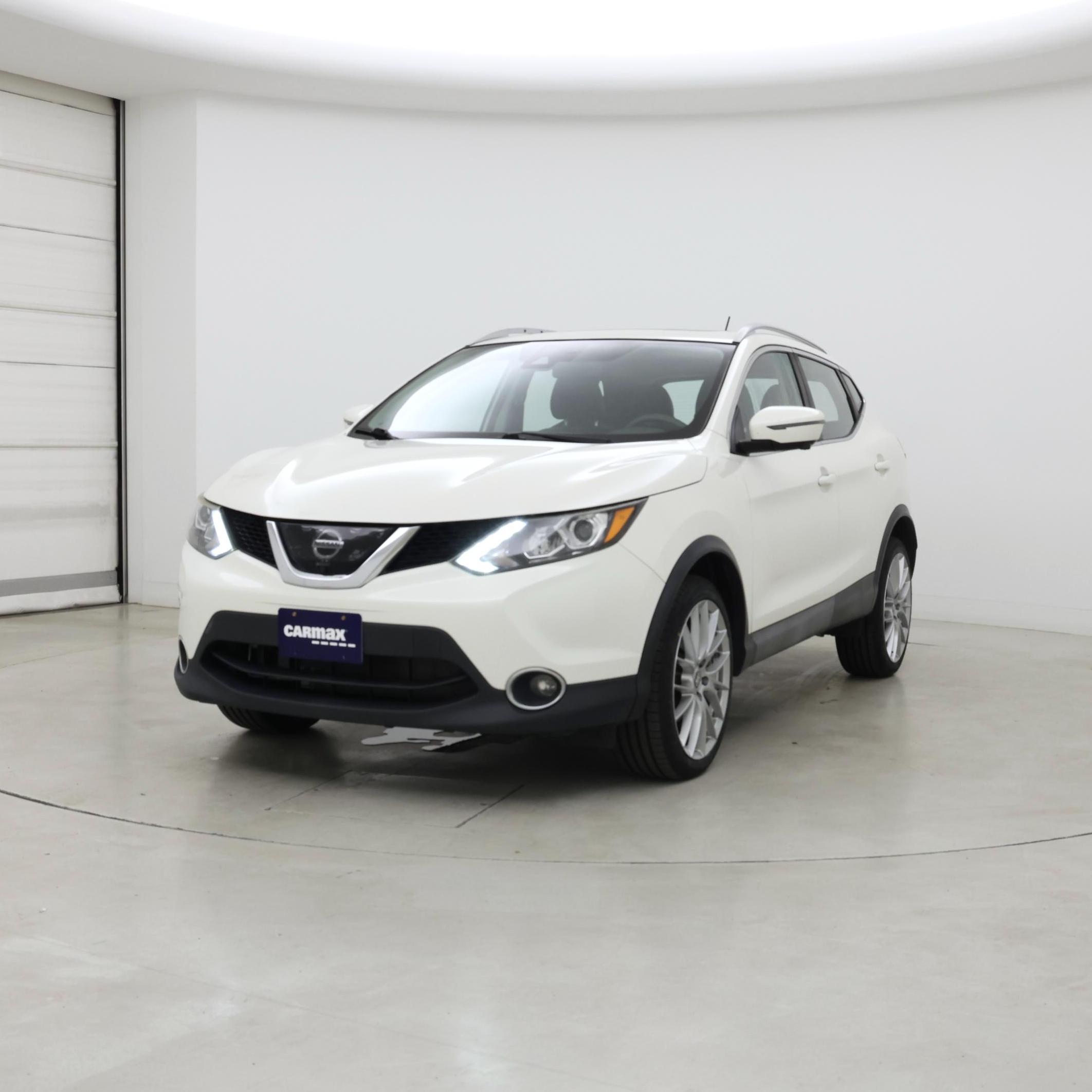 Thumbnail: 2017 Nissan Rogue Sport - 4