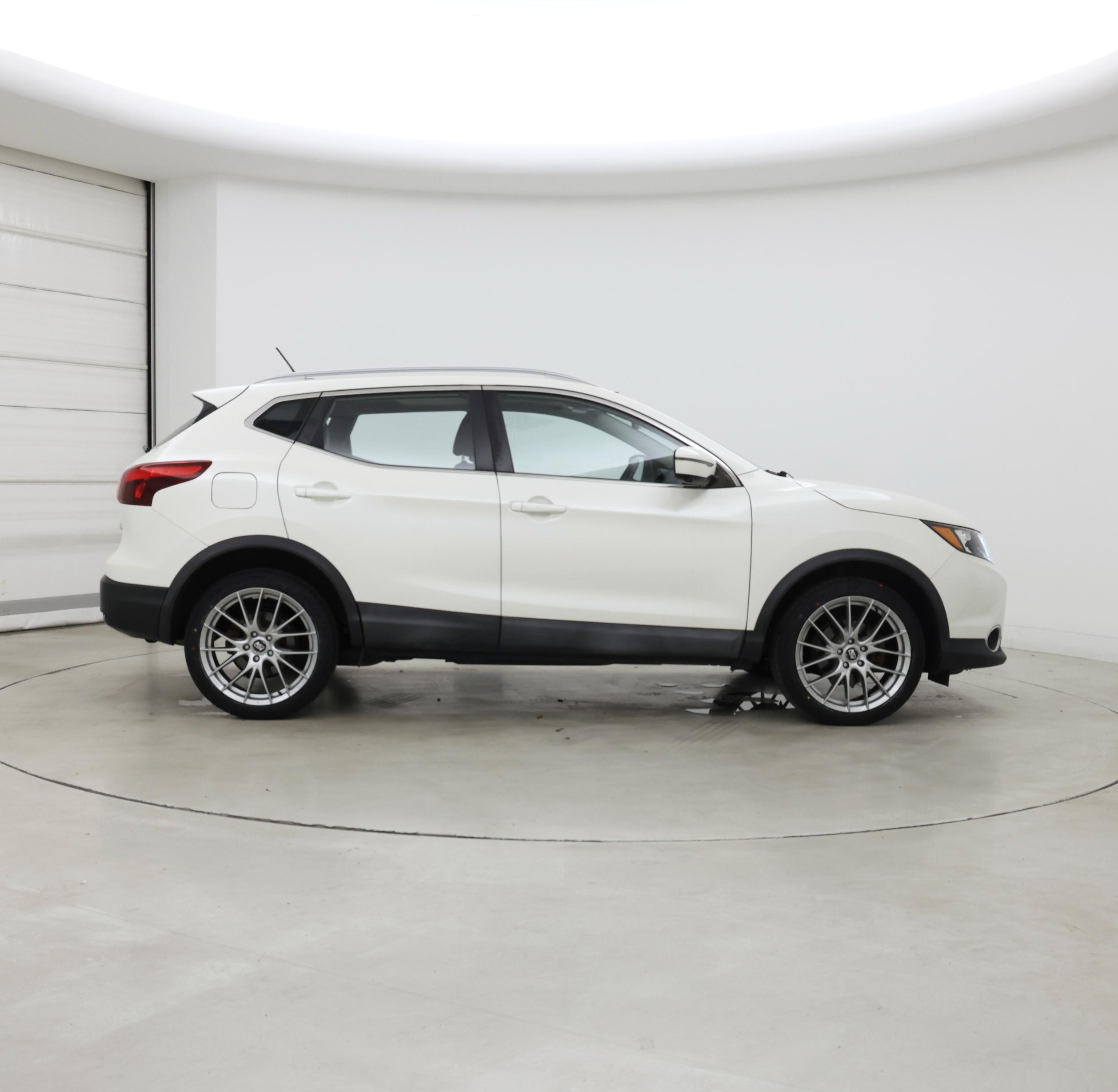Thumbnail: 2017 Nissan Rogue Sport - 7