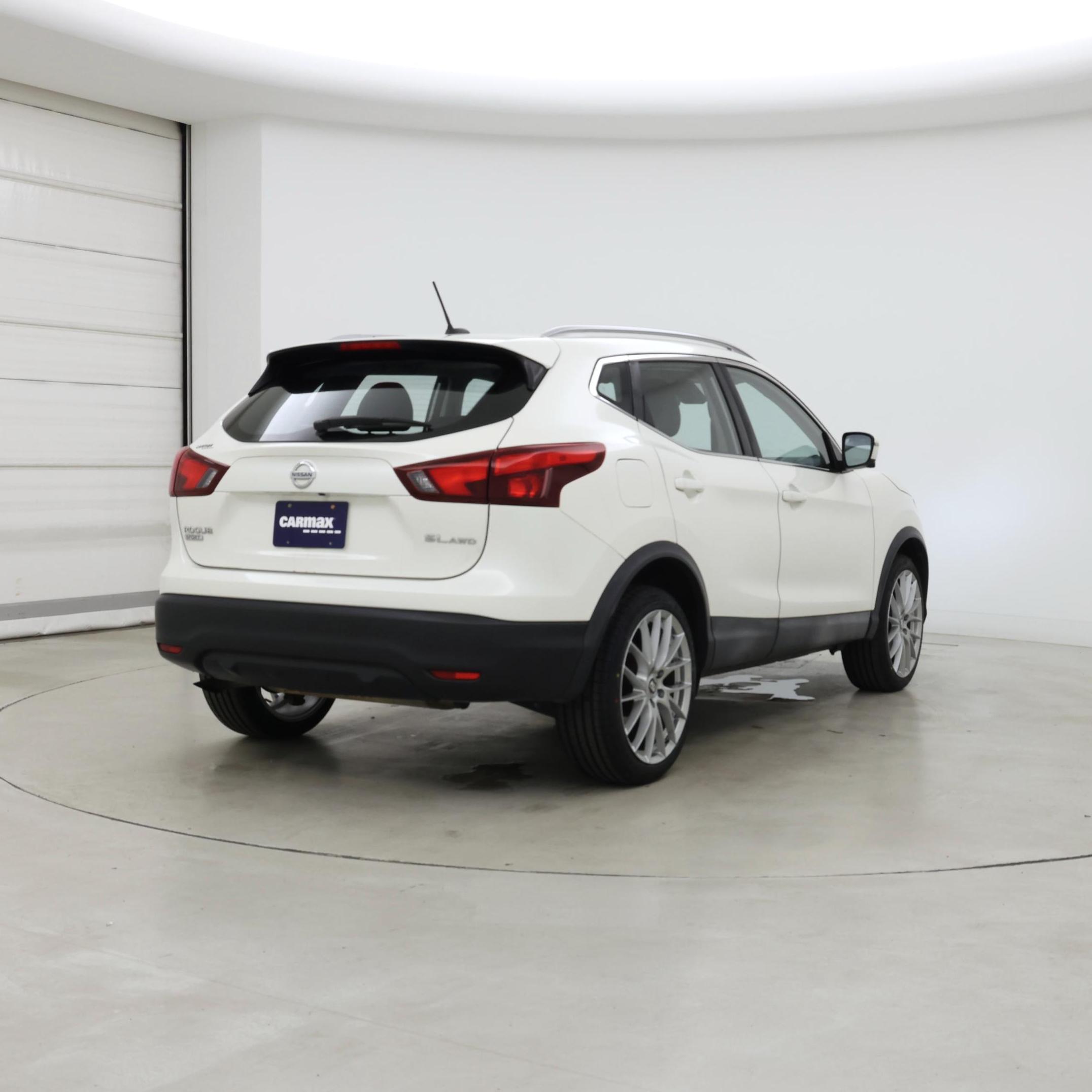 Thumbnail: 2017 Nissan Rogue Sport - 8