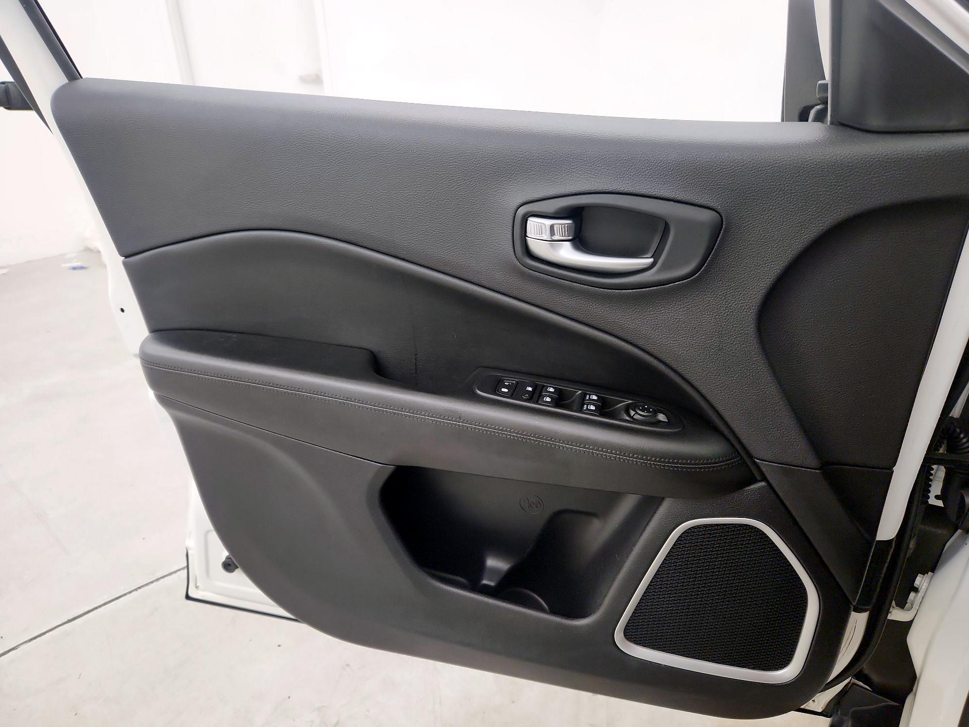 Thumbnail: 2021 Jeep Compass - 12