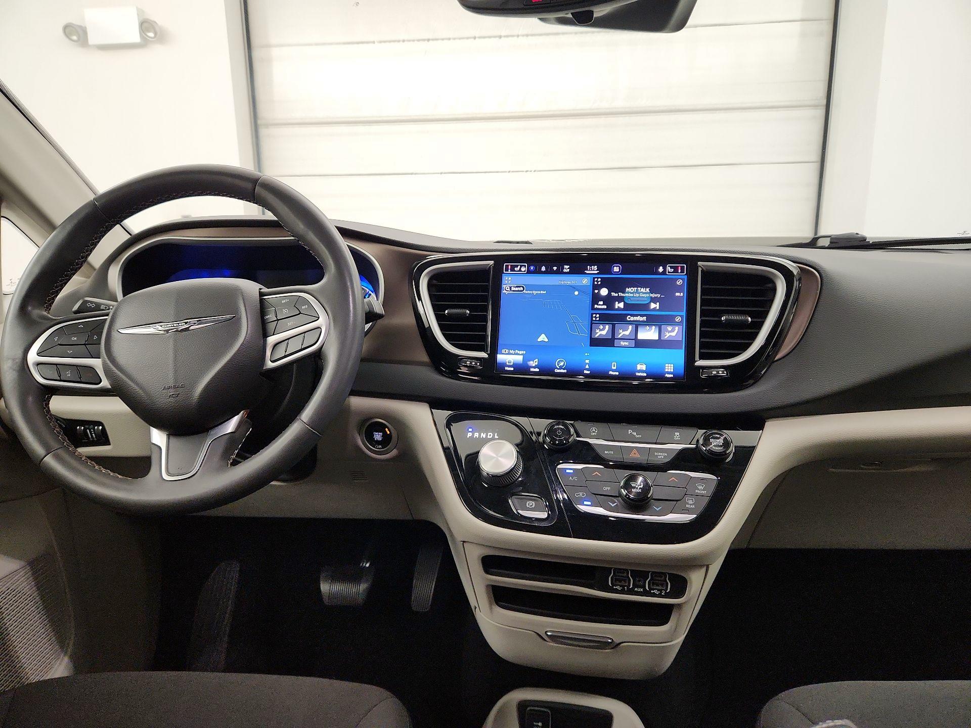 Thumbnail: 2022 Chrysler Voyager - 9